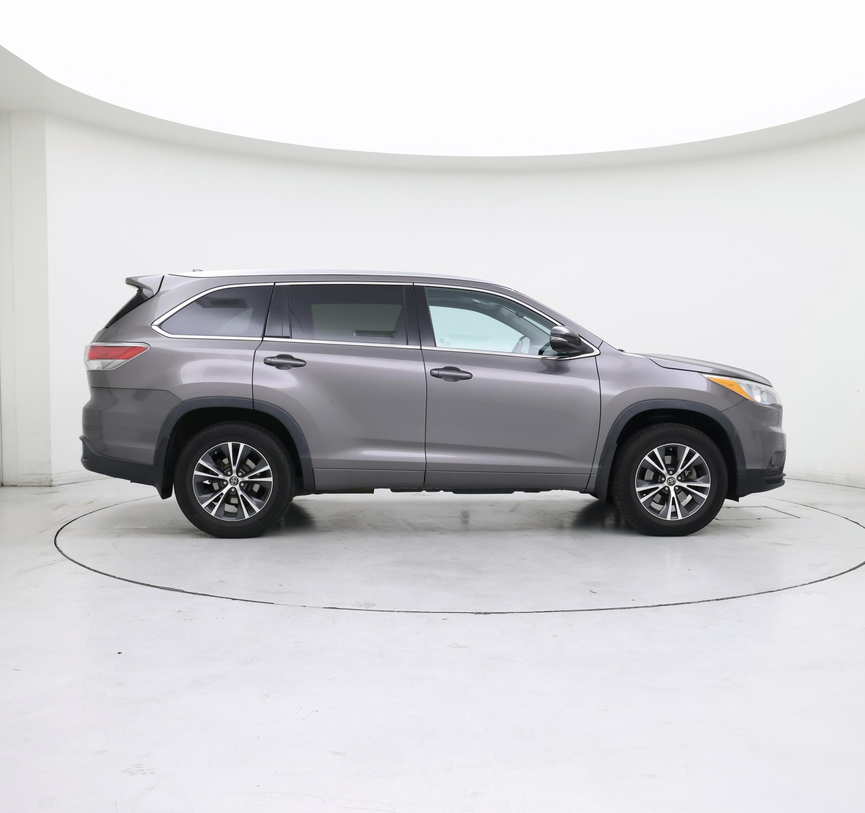 Thumbnail: 2016 Toyota Highlander - 7