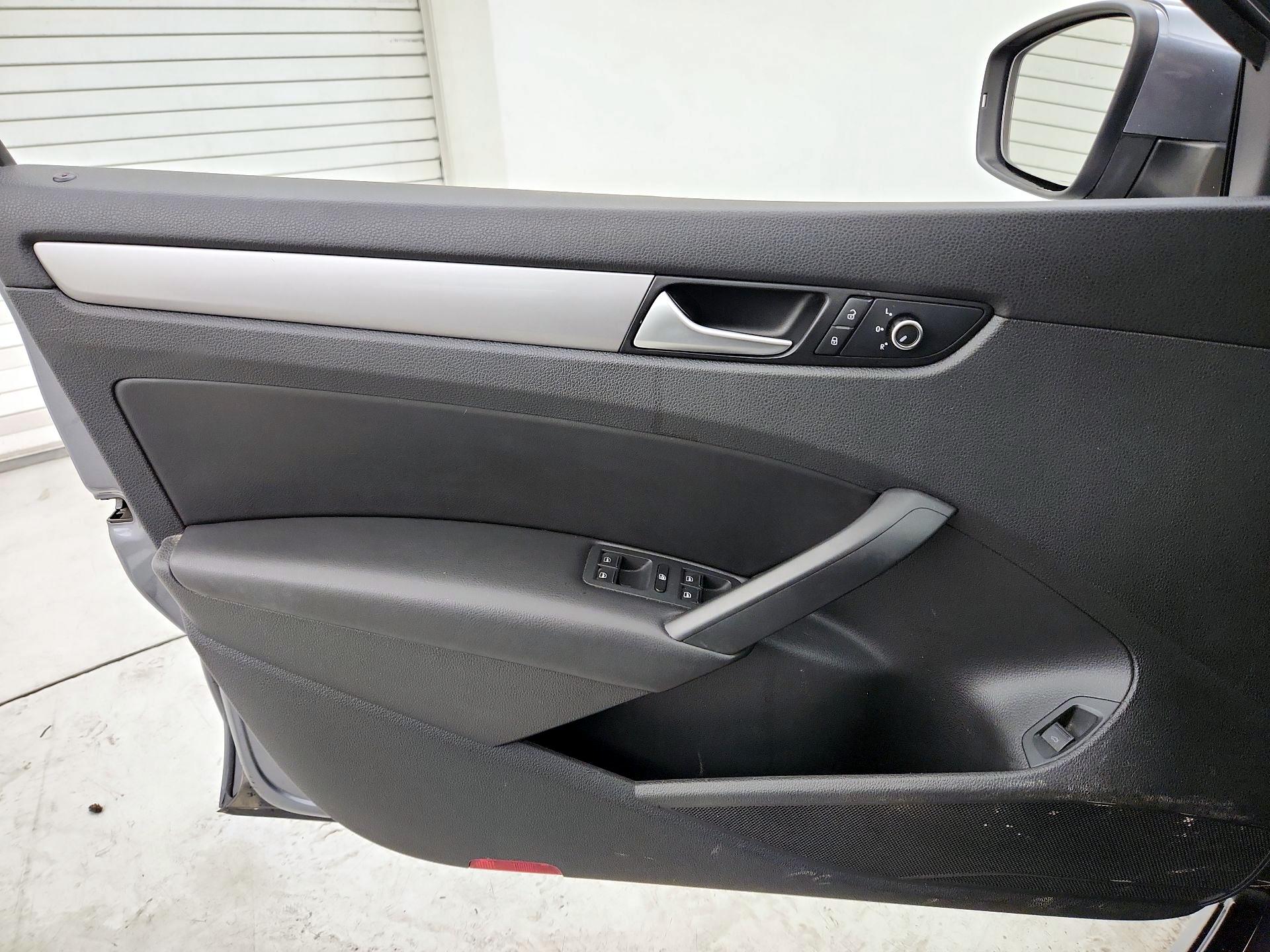 Thumbnail: 2015 Volkswagen Passat - 12
