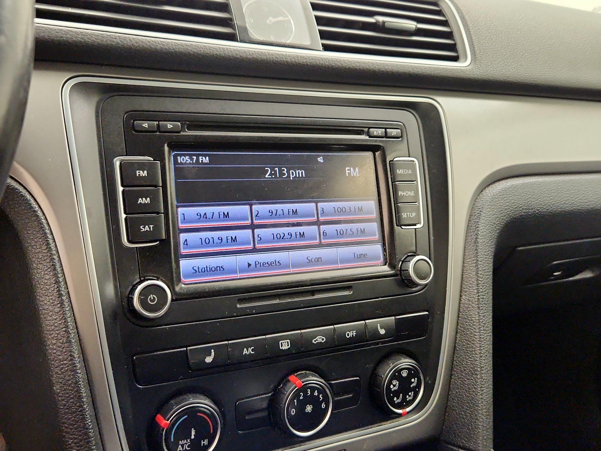 Thumbnail: 2015 Volkswagen Passat - 15