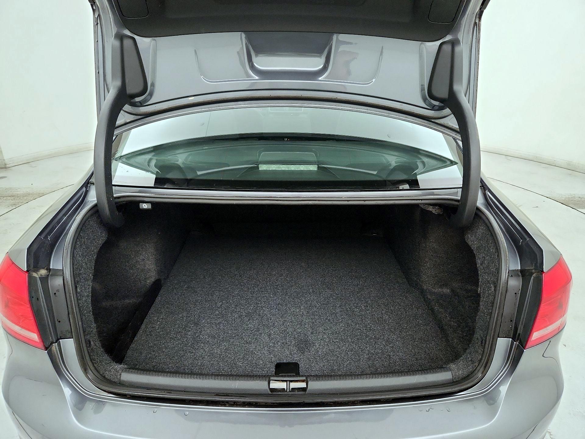 Thumbnail: 2015 Volkswagen Passat - 20