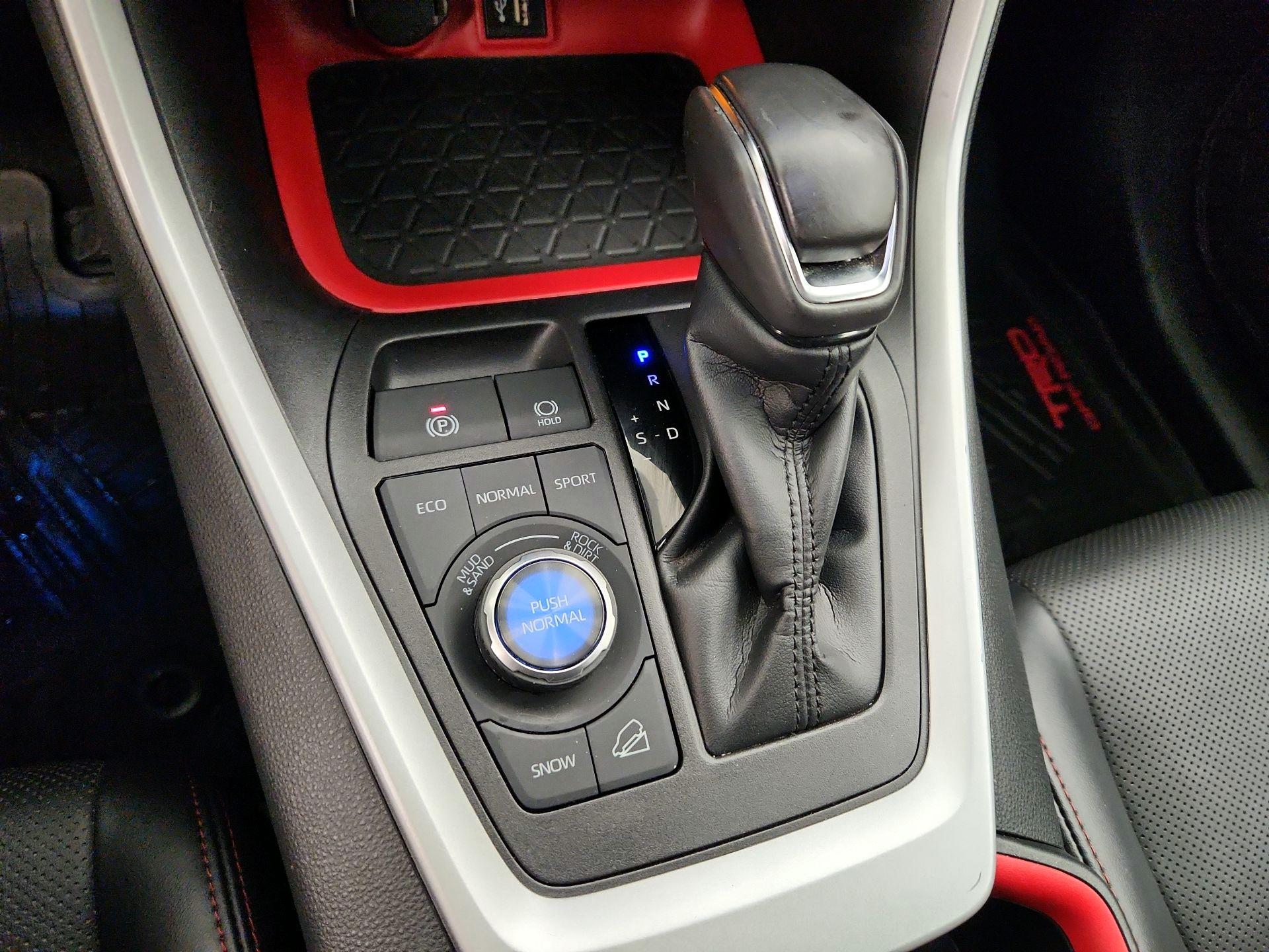 Thumbnail: 2023 Toyota RAV4 - 17