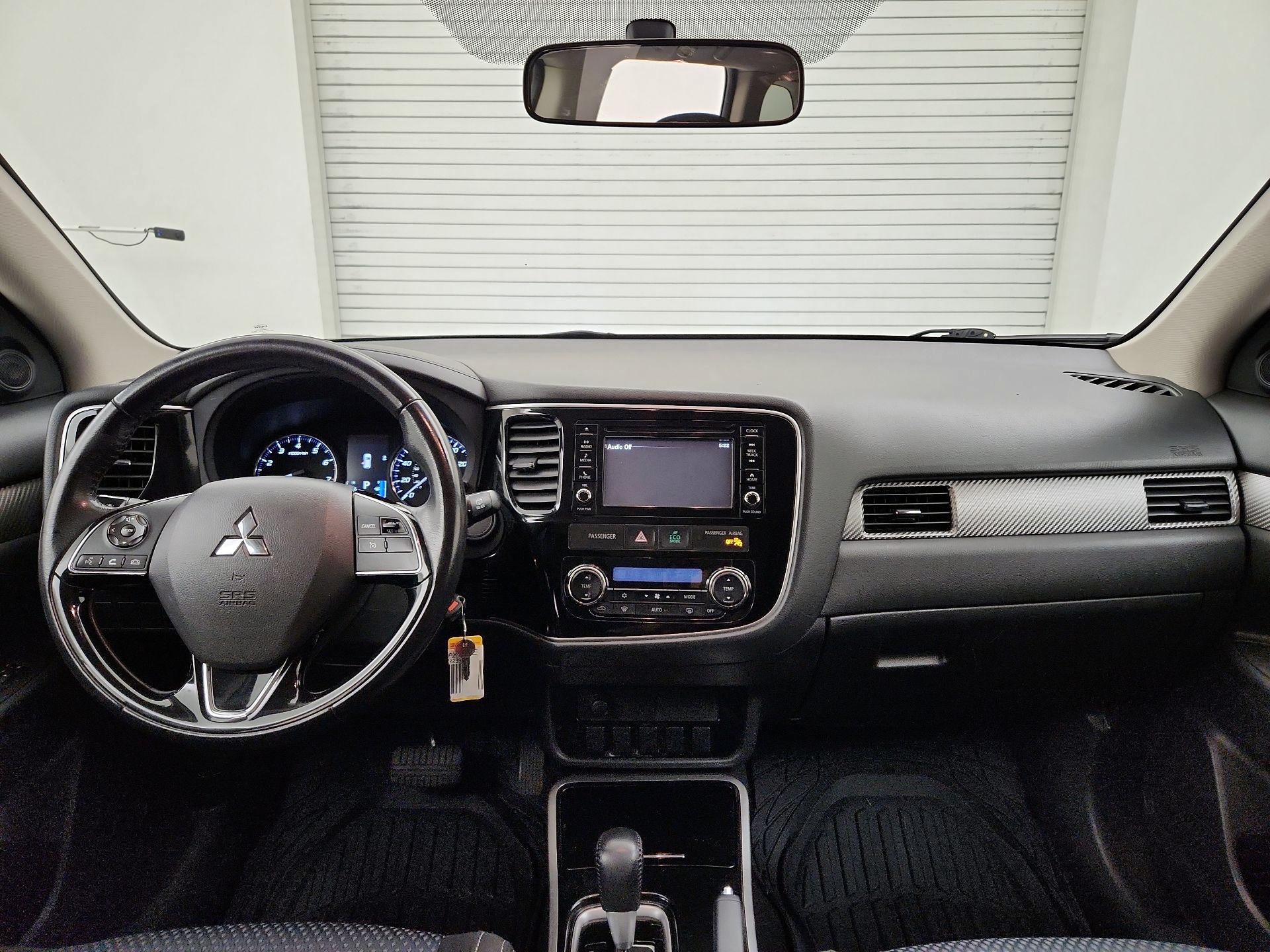 Thumbnail: 2017 Mitsubishi Outlander - 9