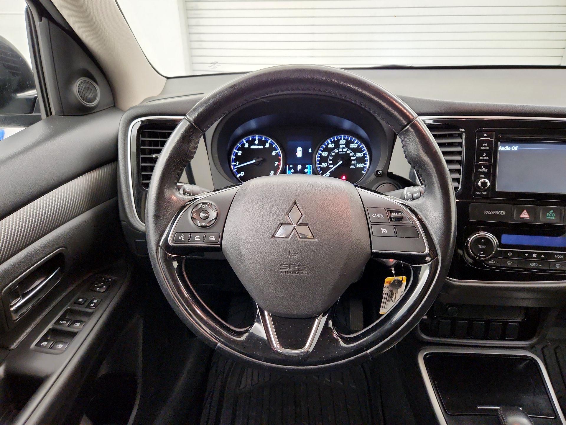 Thumbnail: 2017 Mitsubishi Outlander - 10