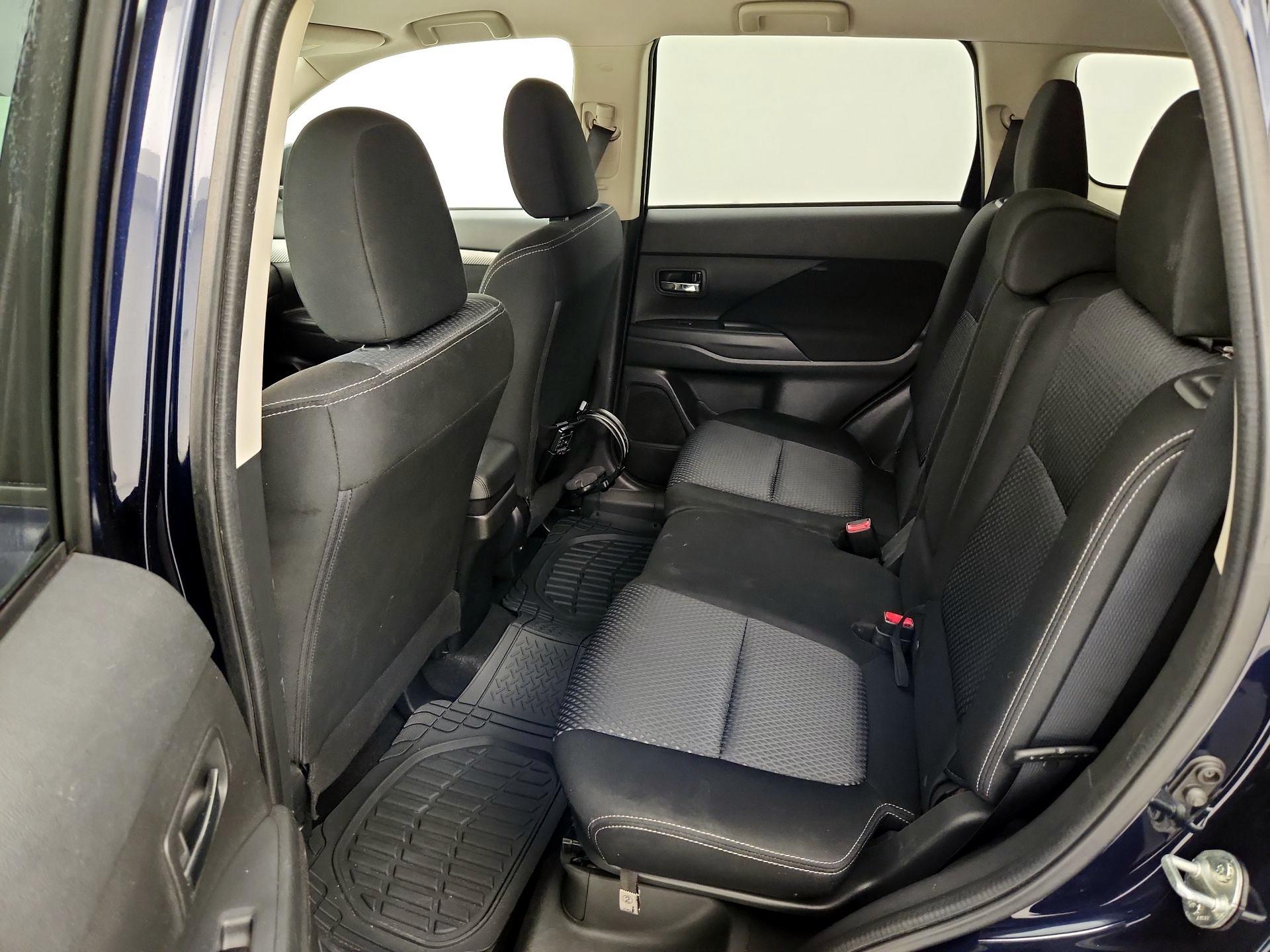 Thumbnail: 2017 Mitsubishi Outlander - 18