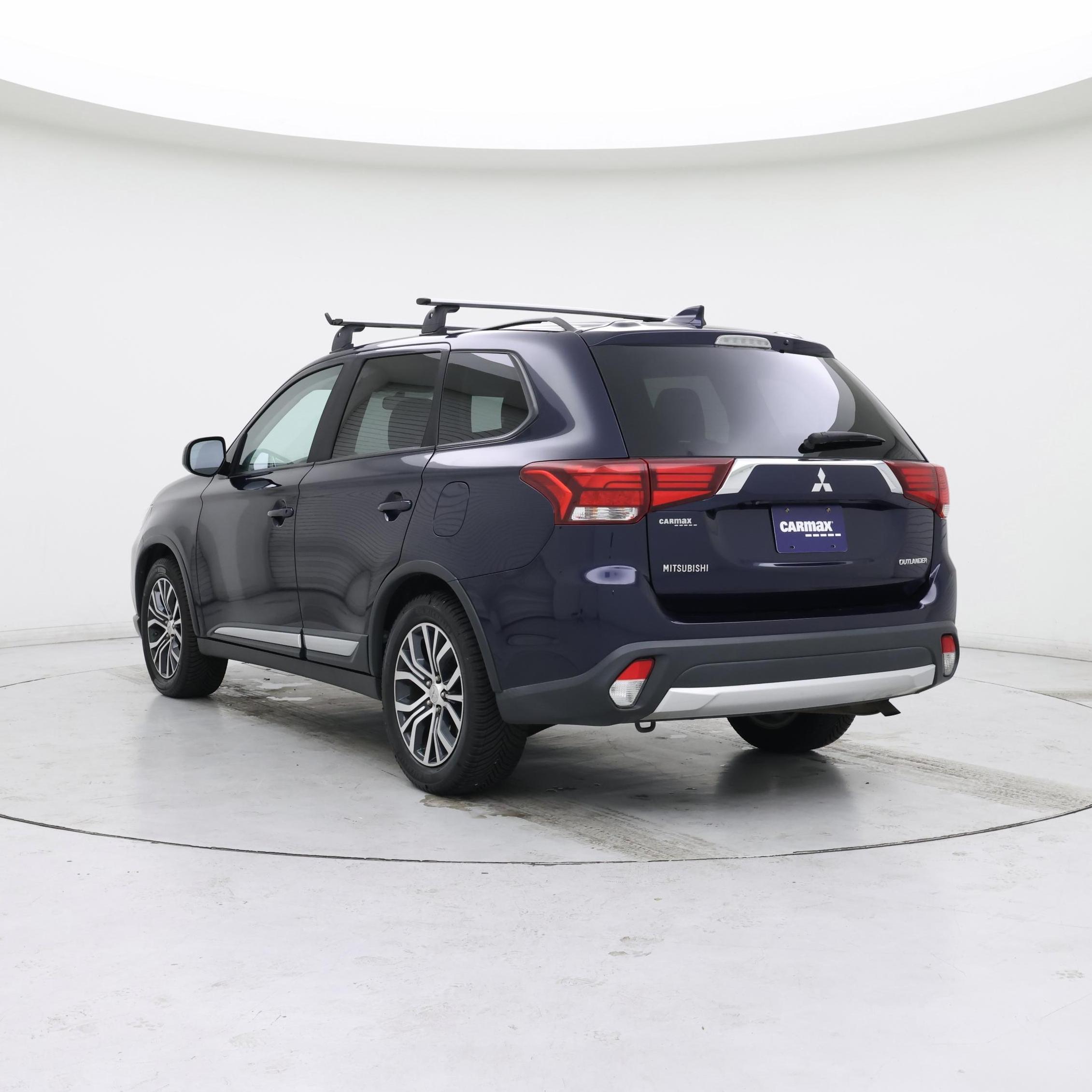 Thumbnail: 2017 Mitsubishi Outlander - 2