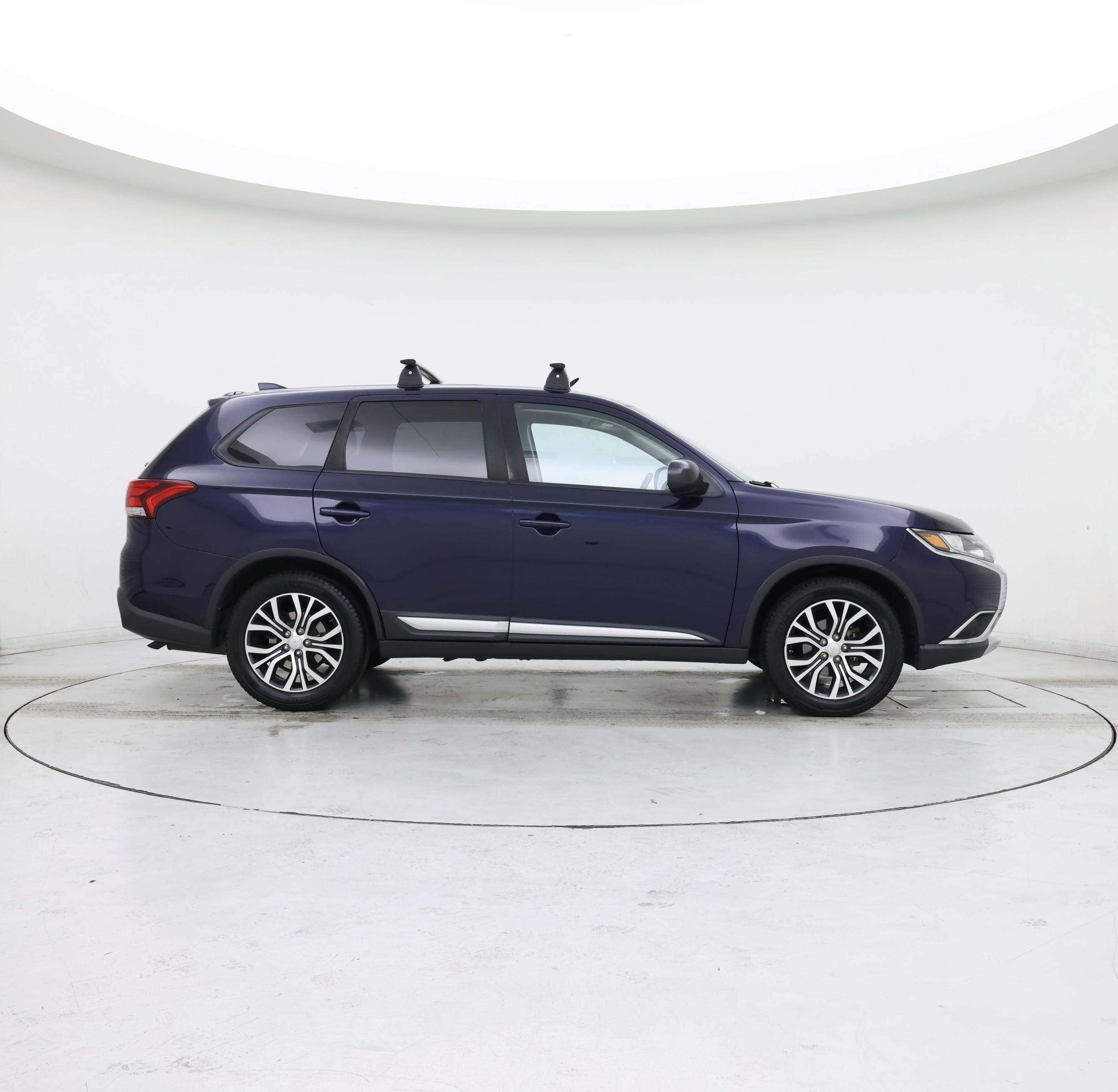 Thumbnail: 2017 Mitsubishi Outlander - 7
