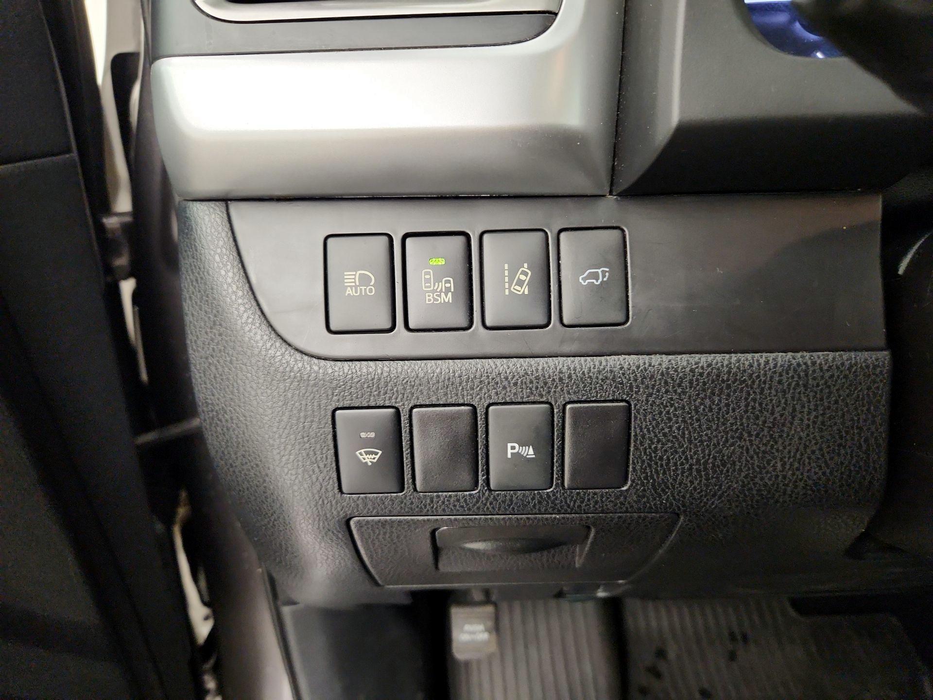 Thumbnail: 2016 Toyota Highlander - 13