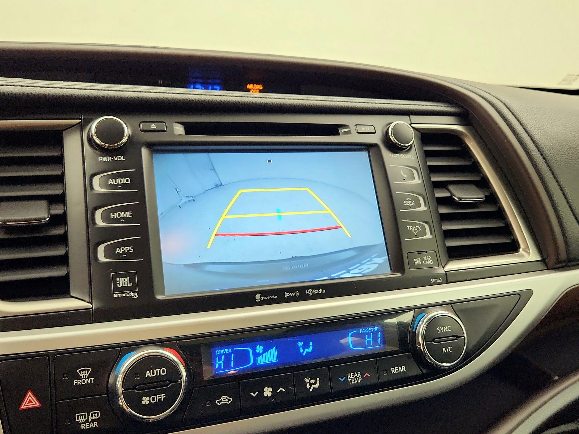 Thumbnail: 2016 Toyota Highlander - 15