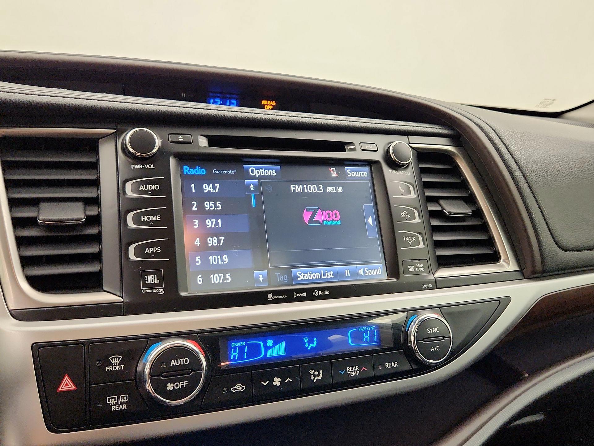 Thumbnail: 2016 Toyota Highlander - 16