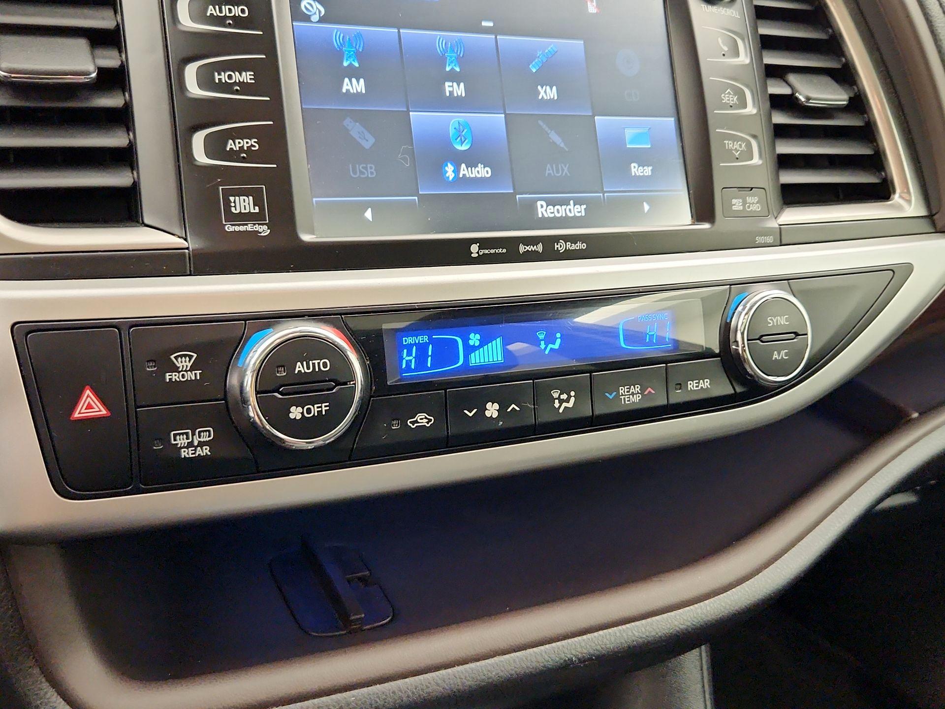 Thumbnail: 2016 Toyota Highlander - 17