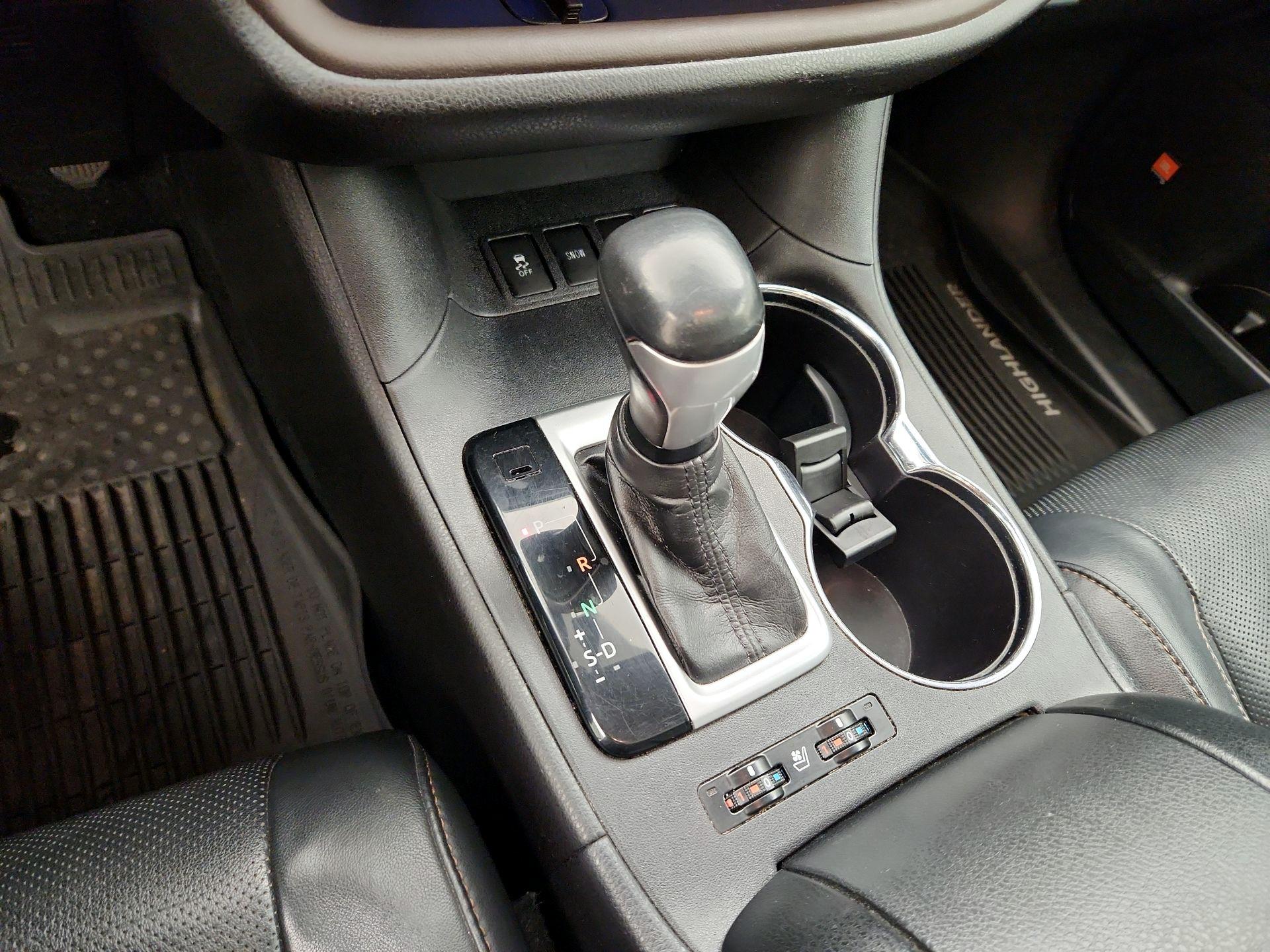 Thumbnail: 2016 Toyota Highlander - 18