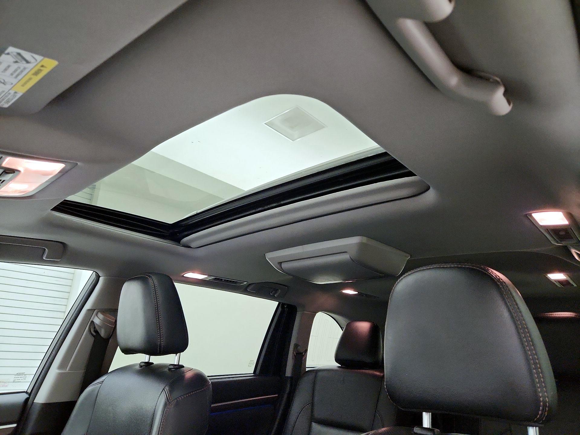 Thumbnail: 2016 Toyota Highlander - 20