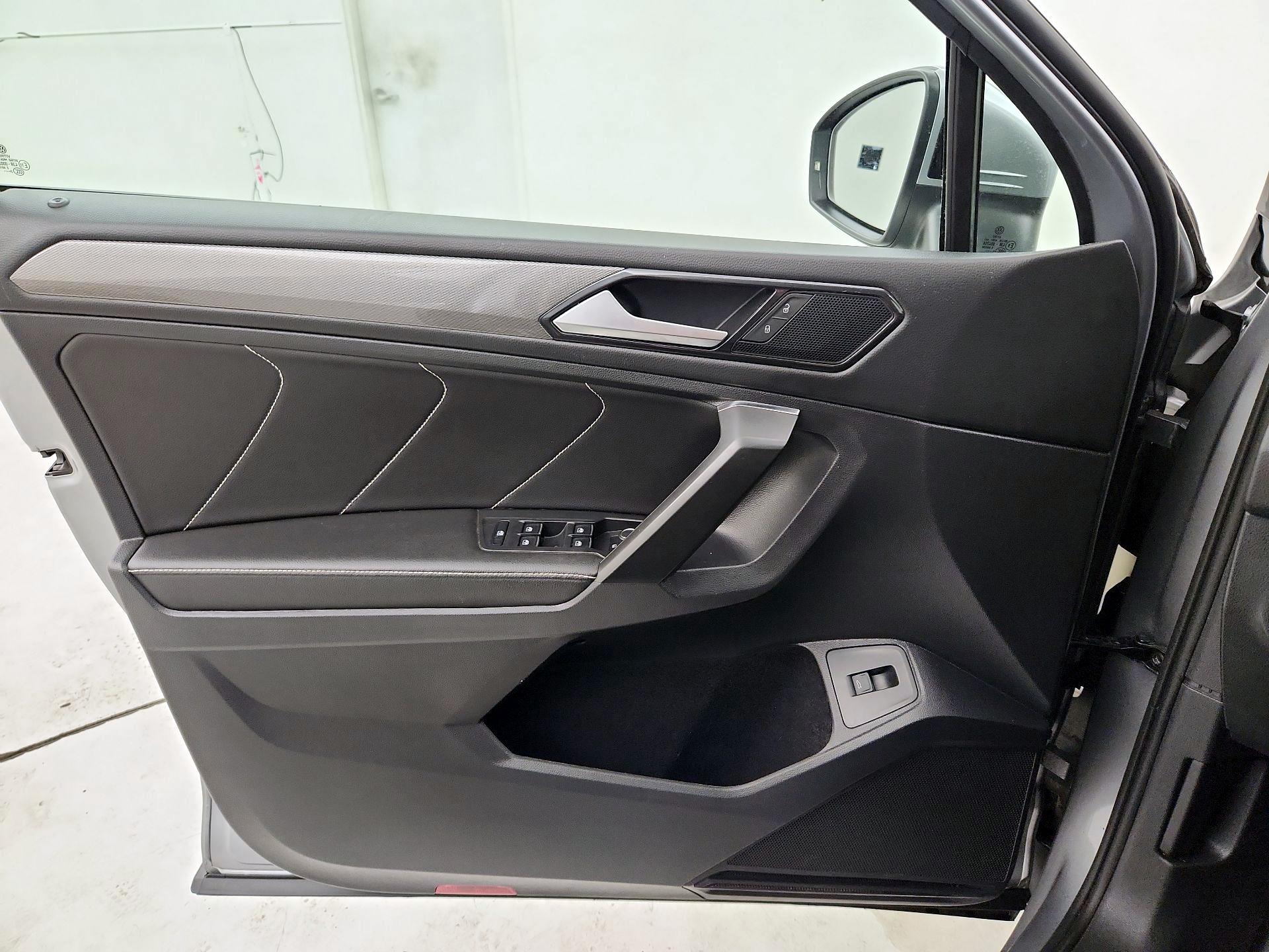 Thumbnail: 2022 Volkswagen Tiguan - 12