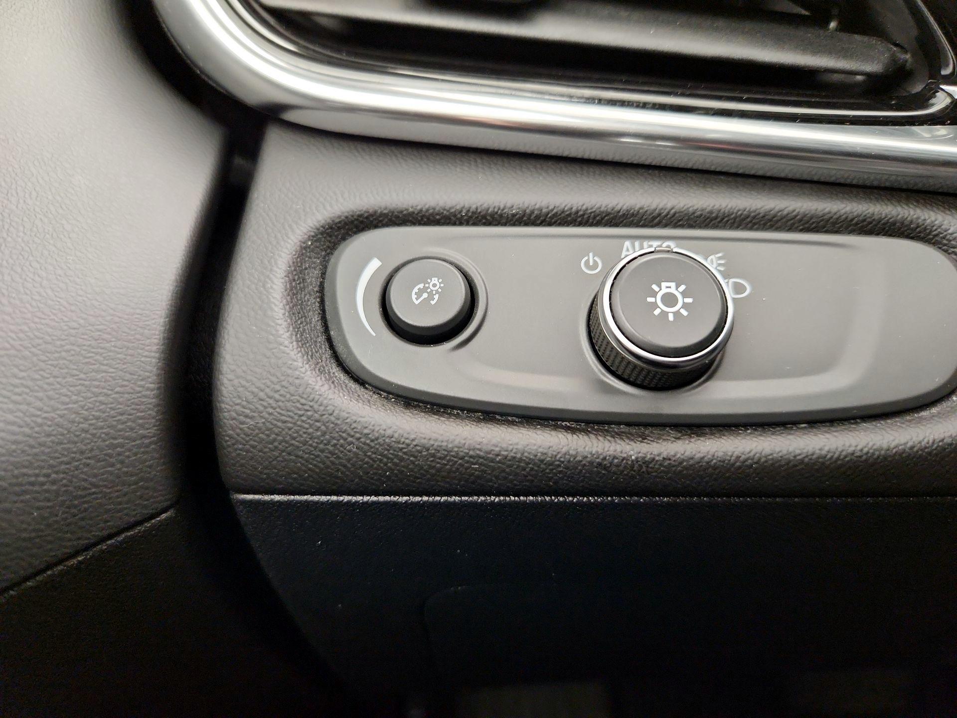 Thumbnail: 2018 Chevrolet Volt - 13