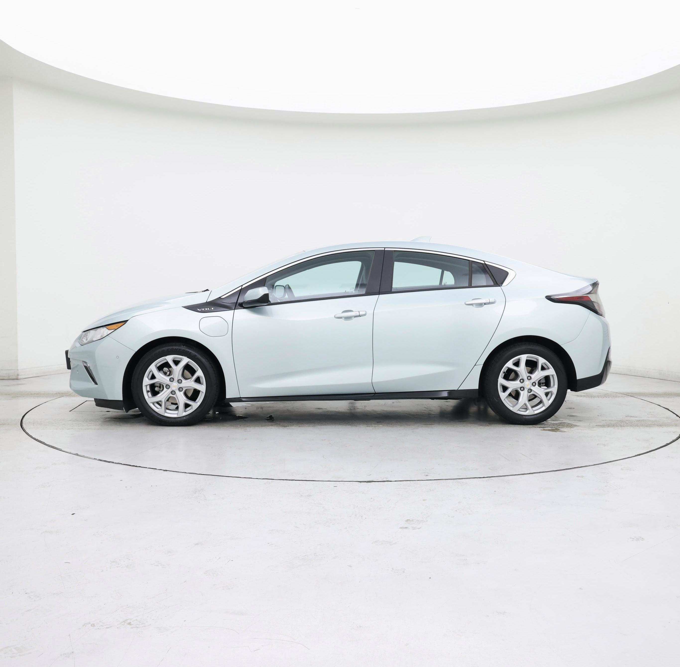 Thumbnail: 2018 Chevrolet Volt - 3