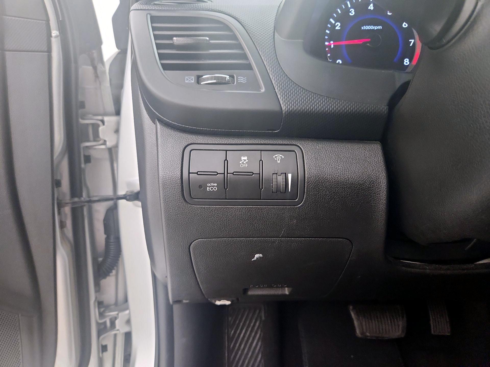 Thumbnail: 2014 Hyundai Accent - 13