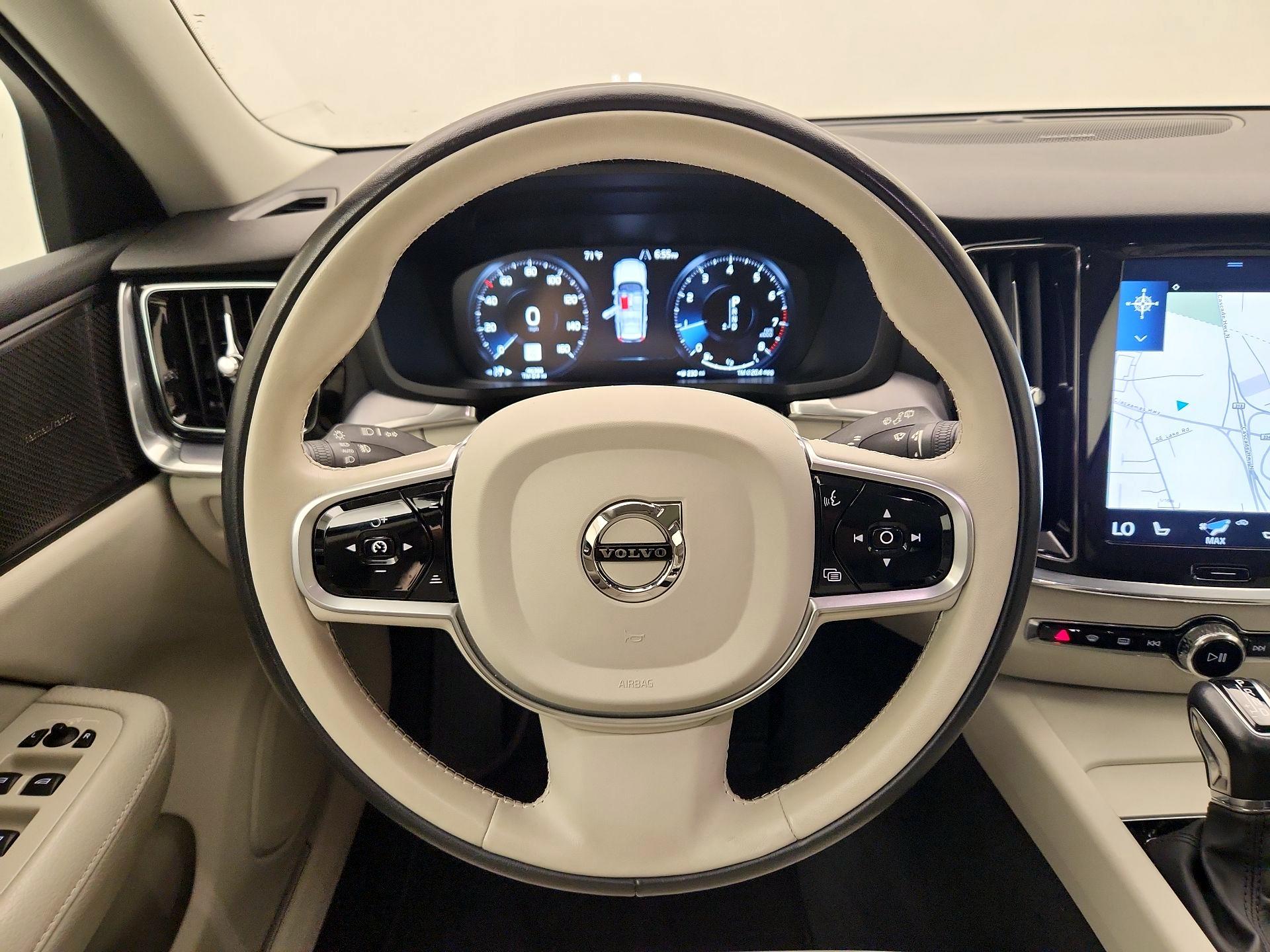 Thumbnail: 2020 Volvo S60 - 10