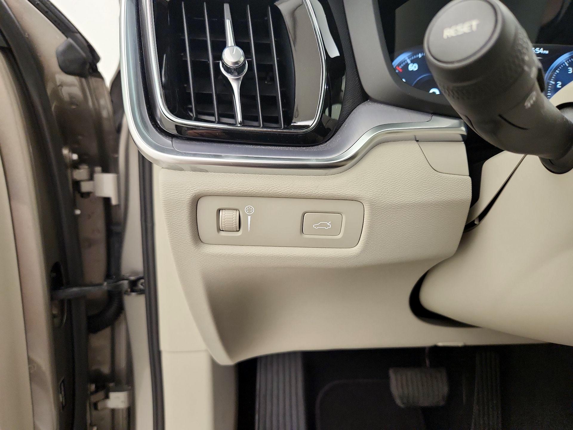 Thumbnail: 2020 Volvo S60 - 13