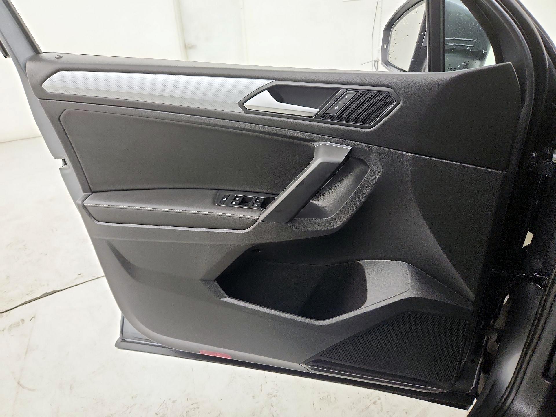 Thumbnail: 2023 Volkswagen Tiguan - 12