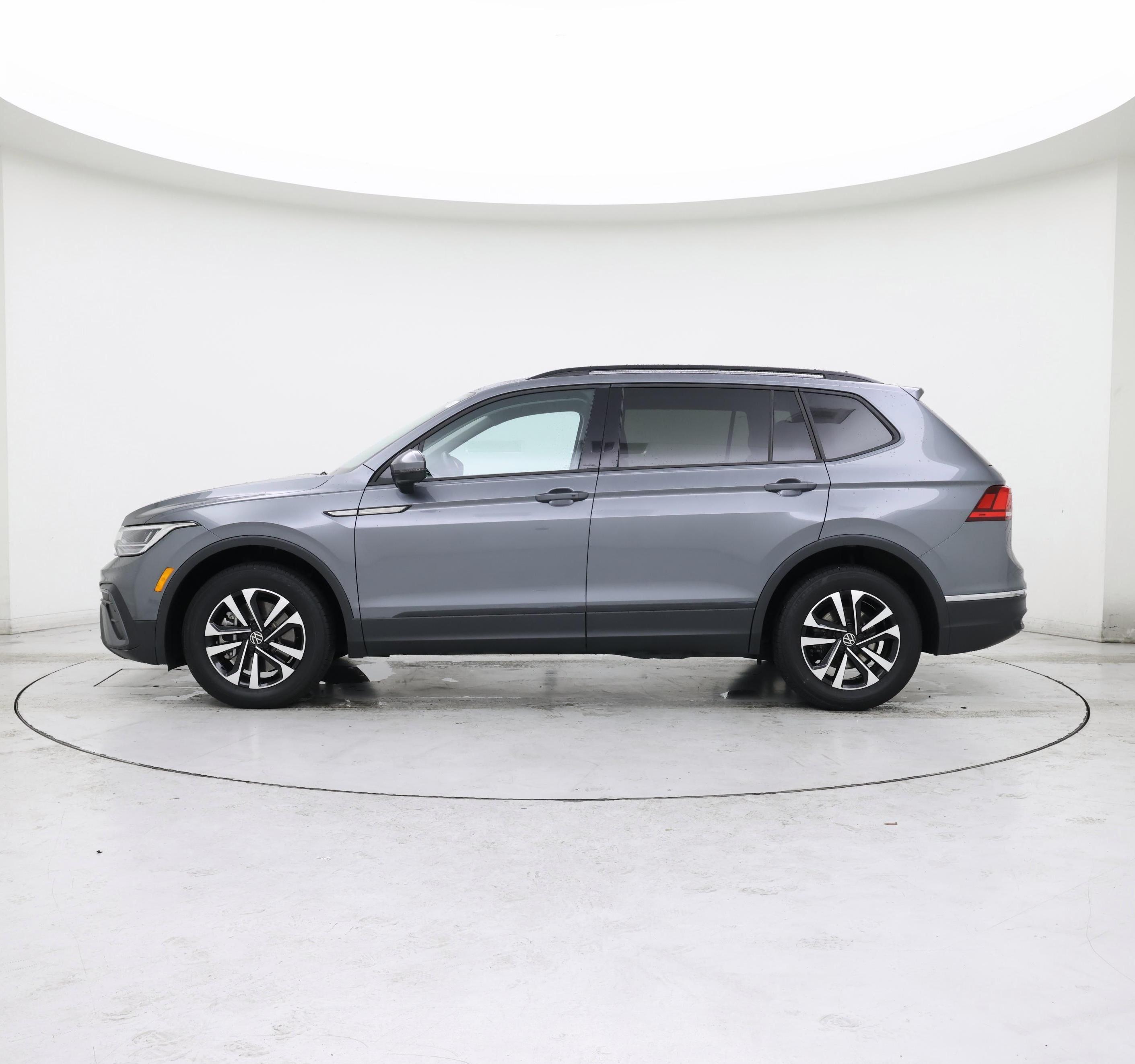 Thumbnail: 2023 Volkswagen Tiguan - 3