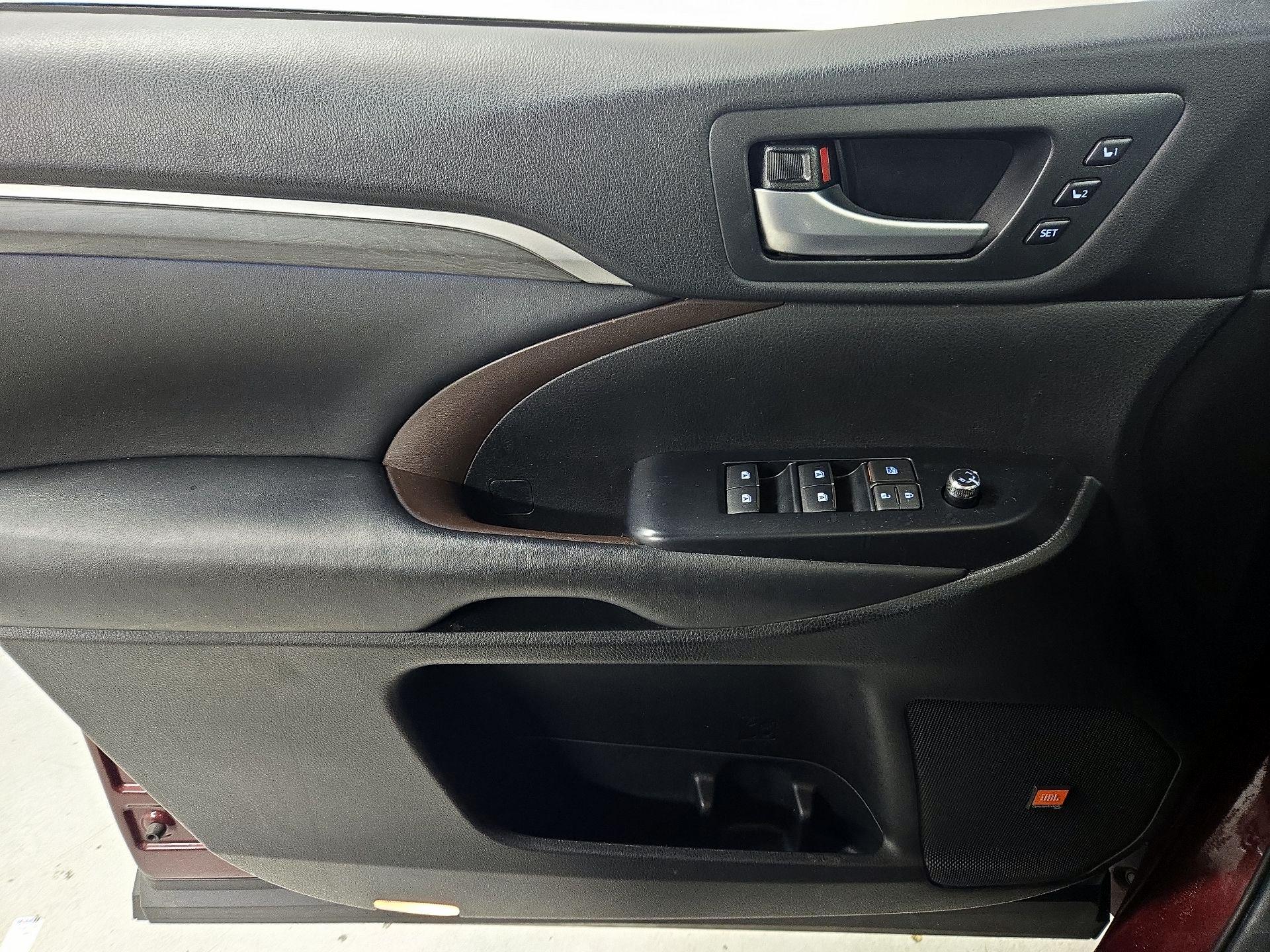 Thumbnail: 2018 Toyota Highlander - 12