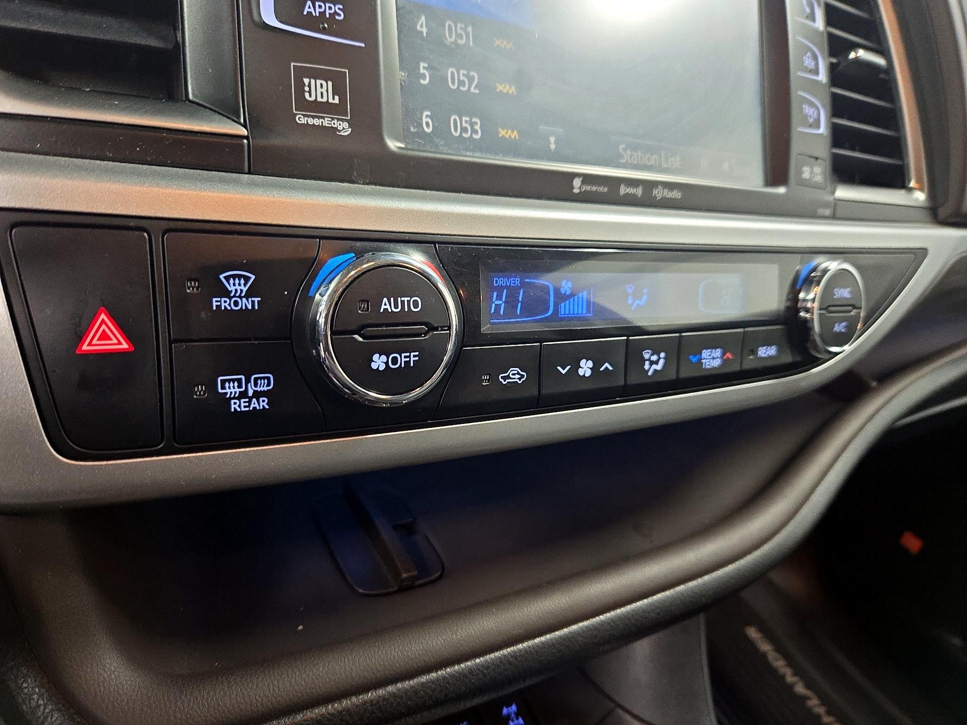 Thumbnail: 2018 Toyota Highlander - 16