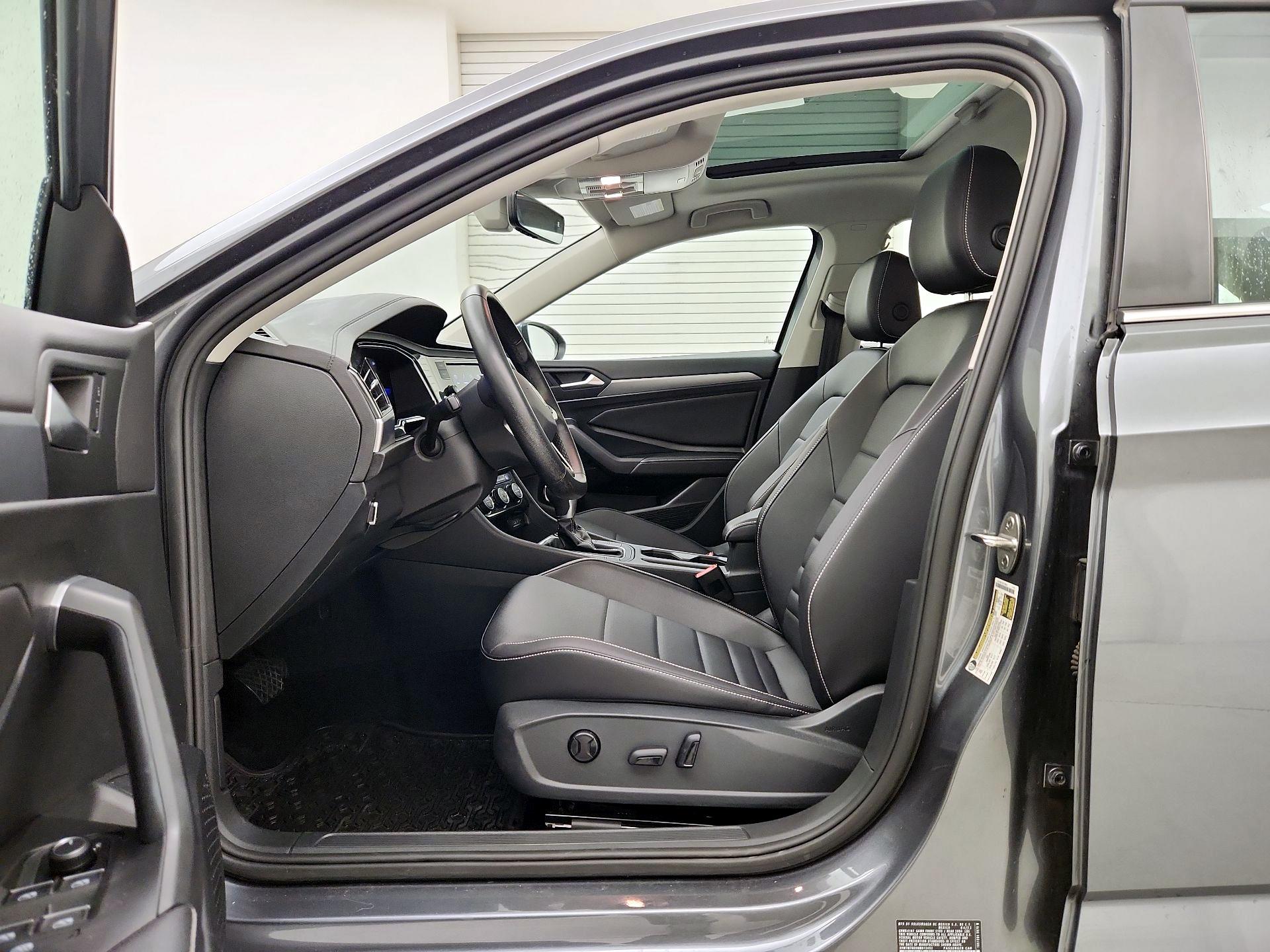 Thumbnail: 2022 Volkswagen Jetta - 11