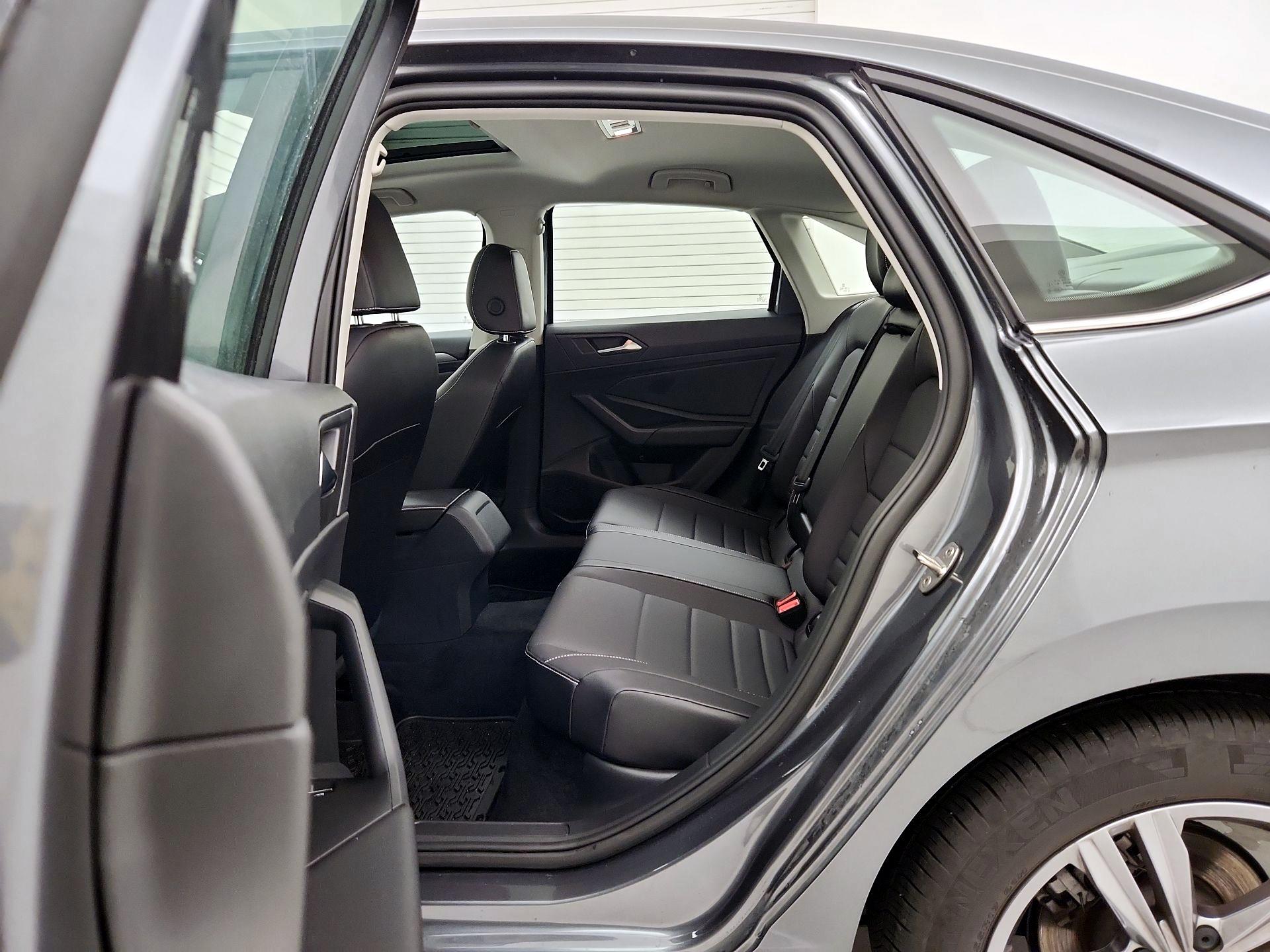 Thumbnail: 2022 Volkswagen Jetta - 20