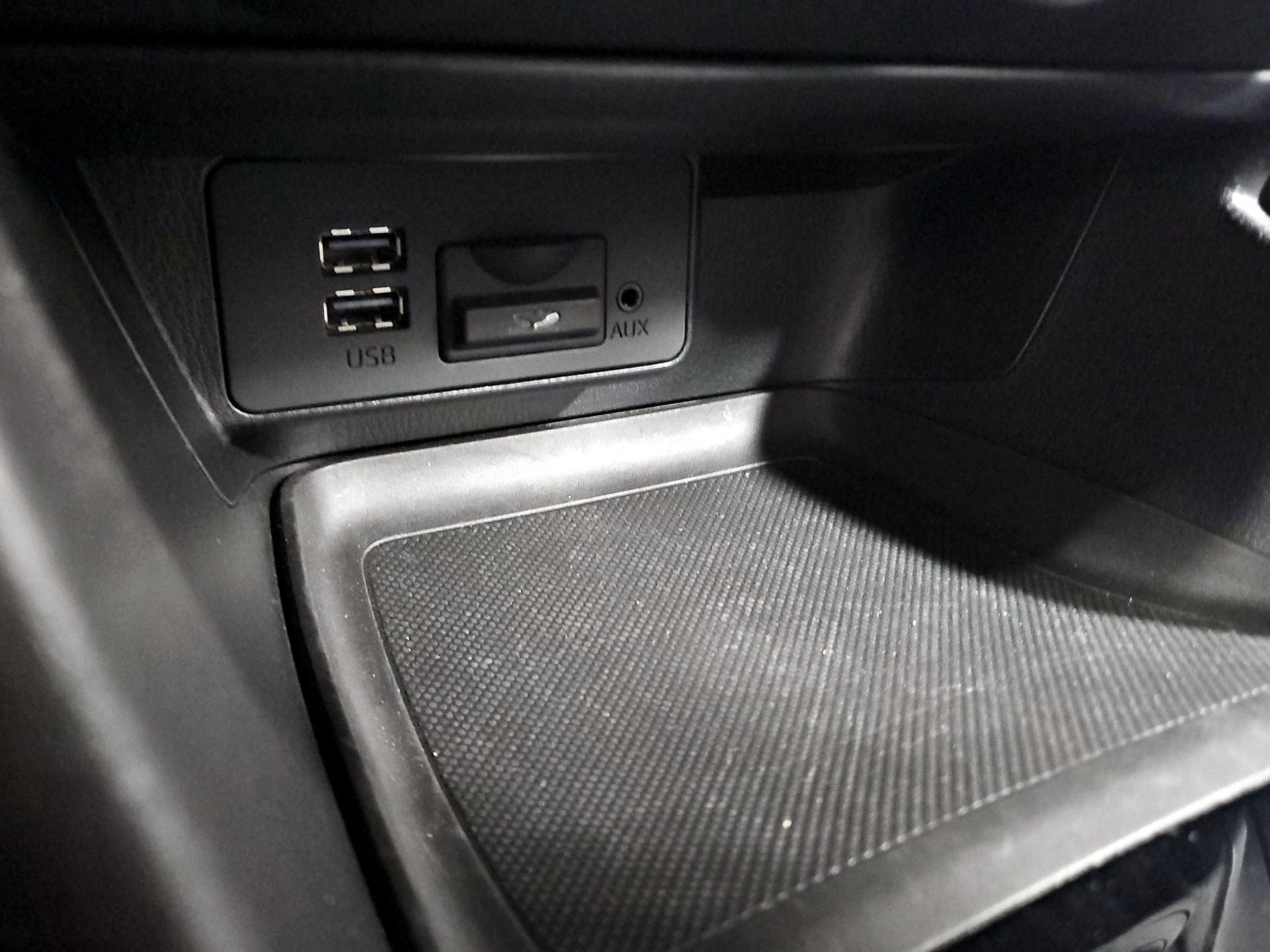 Thumbnail: 2016 Mazda Mazda3 - 18