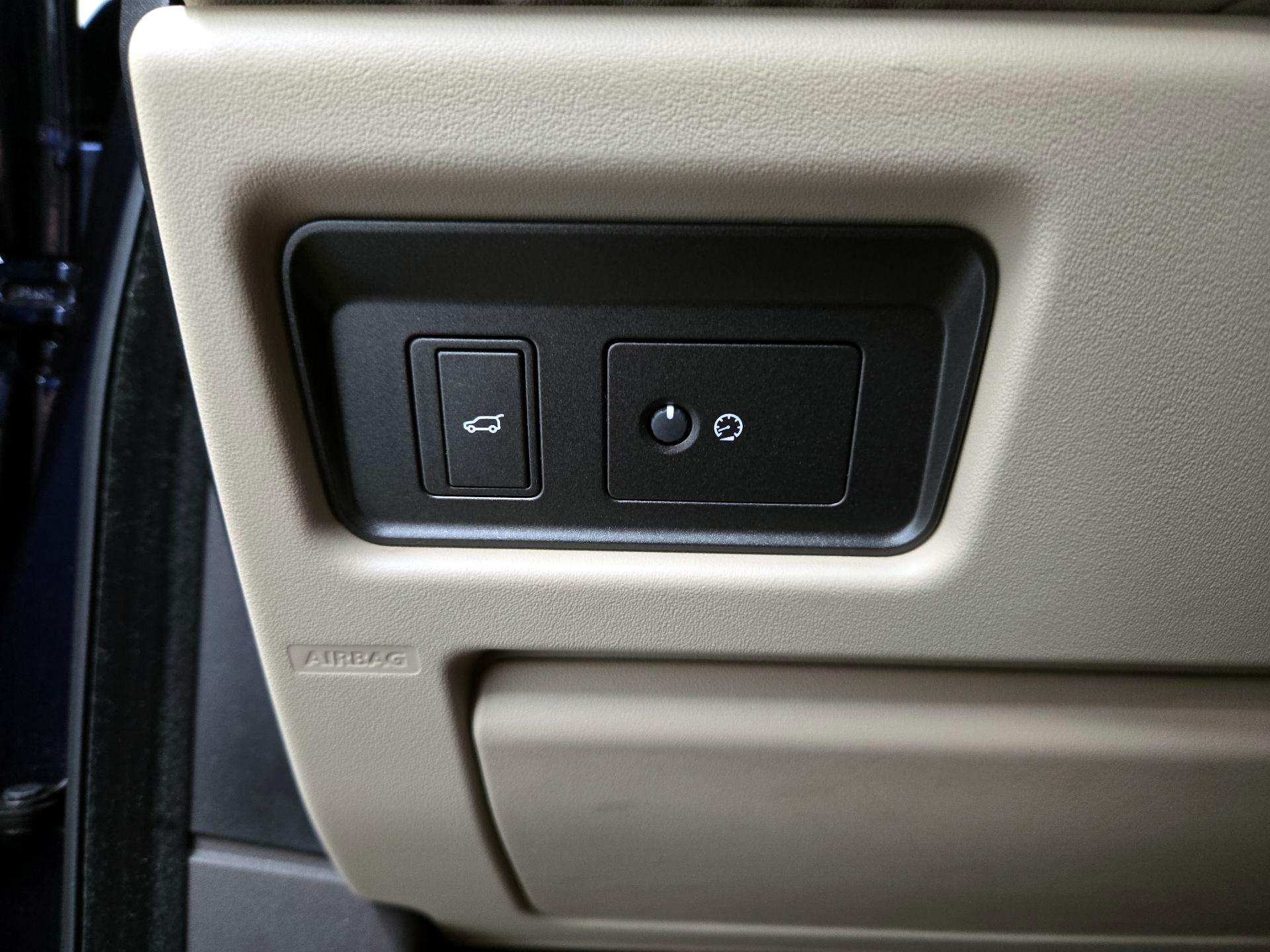 Thumbnail: 2019 Land Rover Range Rover Evoque - 13