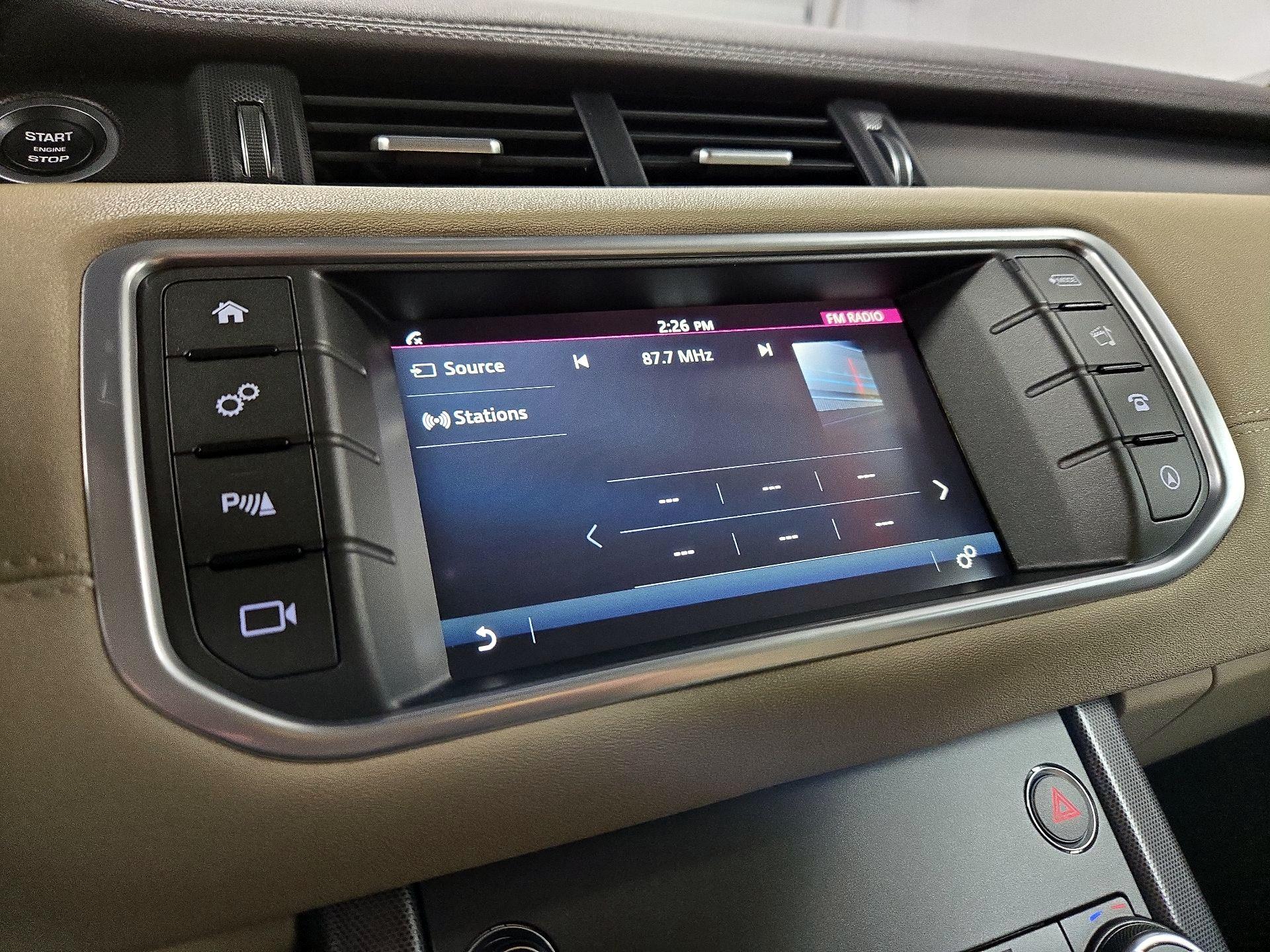 Thumbnail: 2019 Land Rover Range Rover Evoque - 16