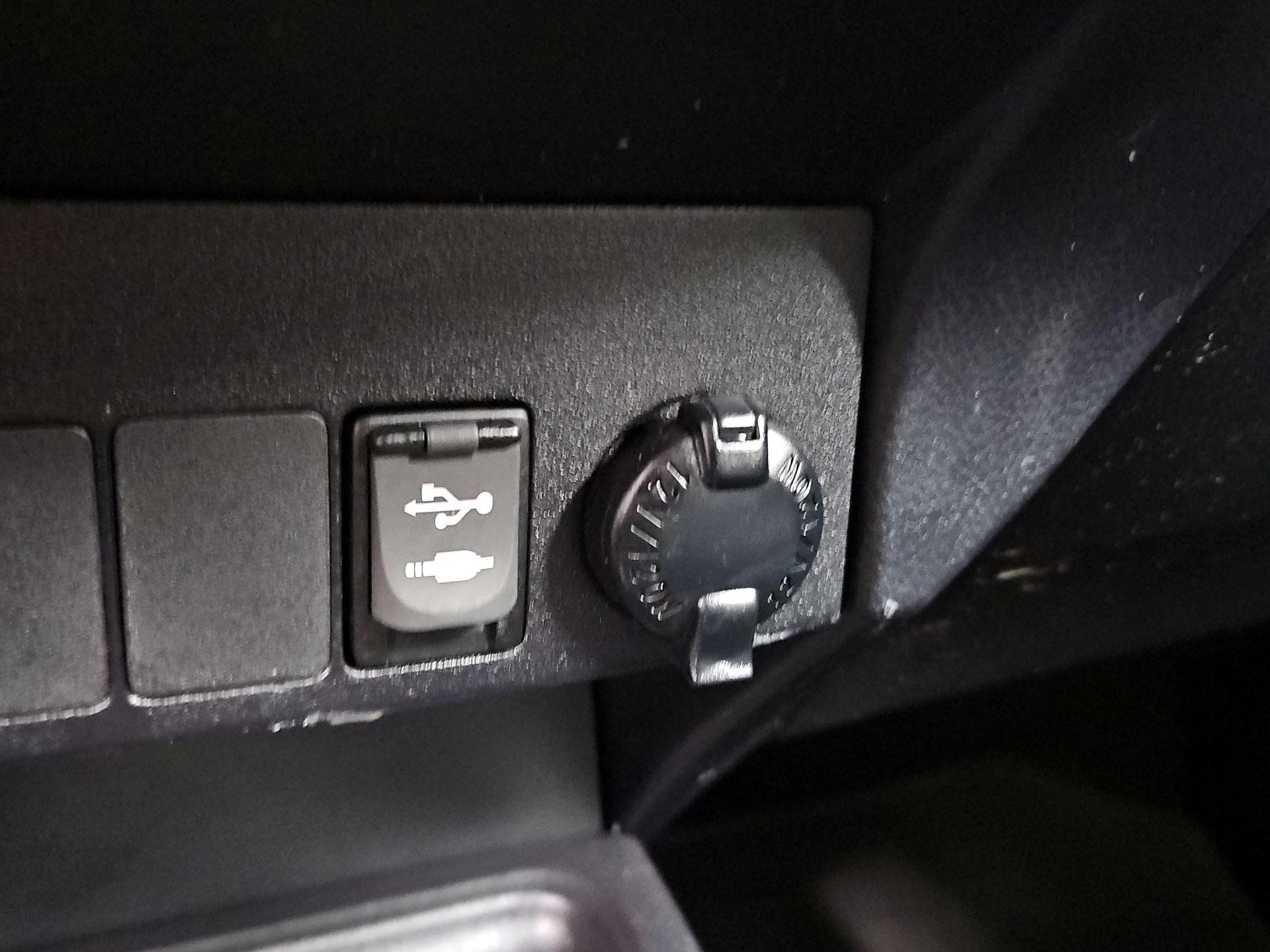 Thumbnail: 2014 Toyota RAV4 - 18