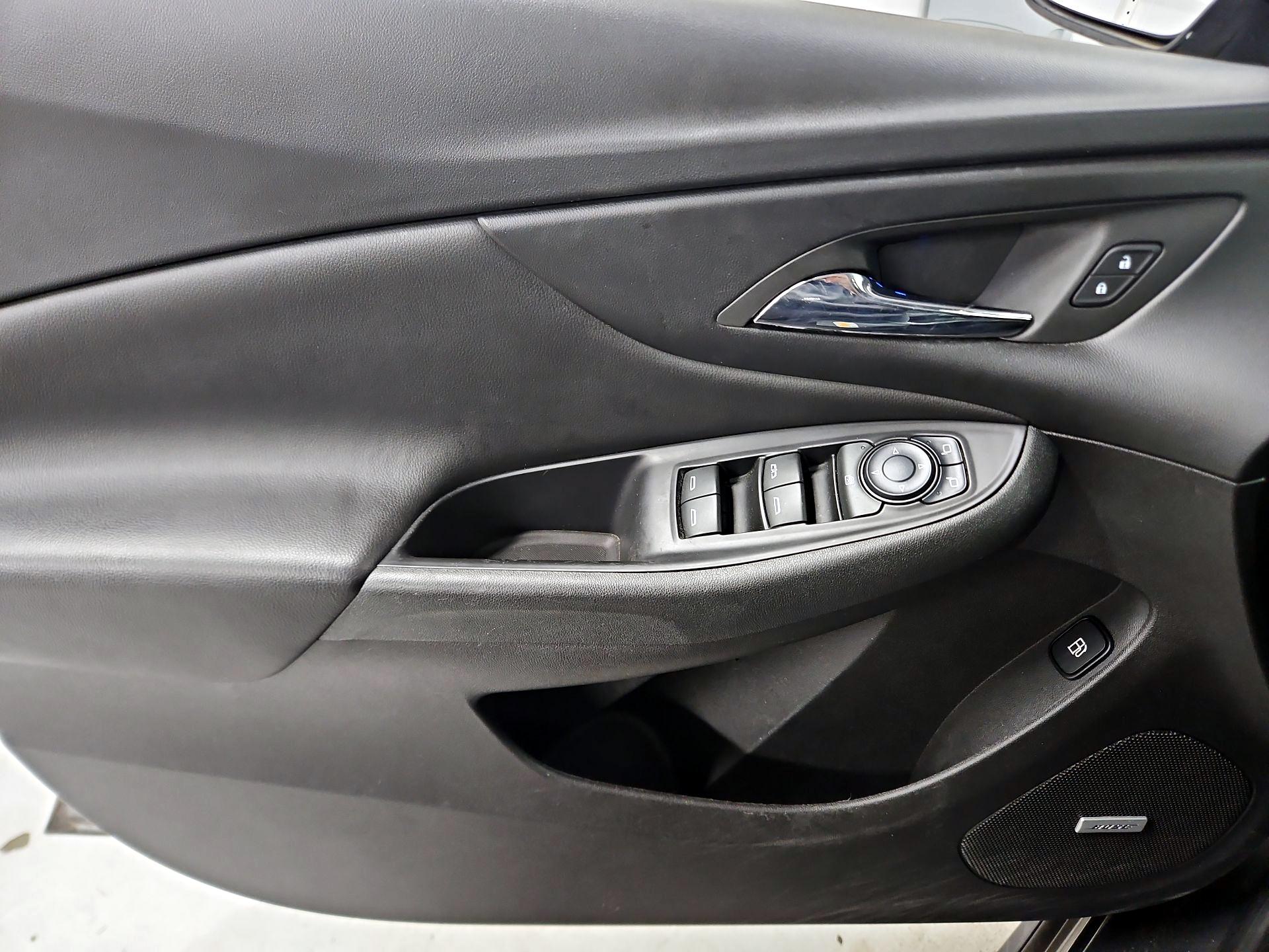 Thumbnail: 2016 Chevrolet Volt - 12