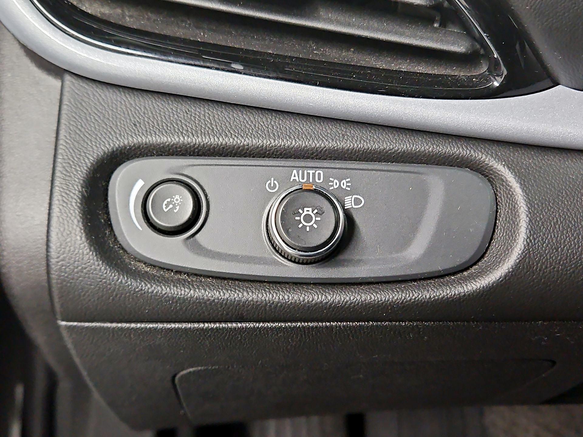 Thumbnail: 2016 Chevrolet Volt - 13