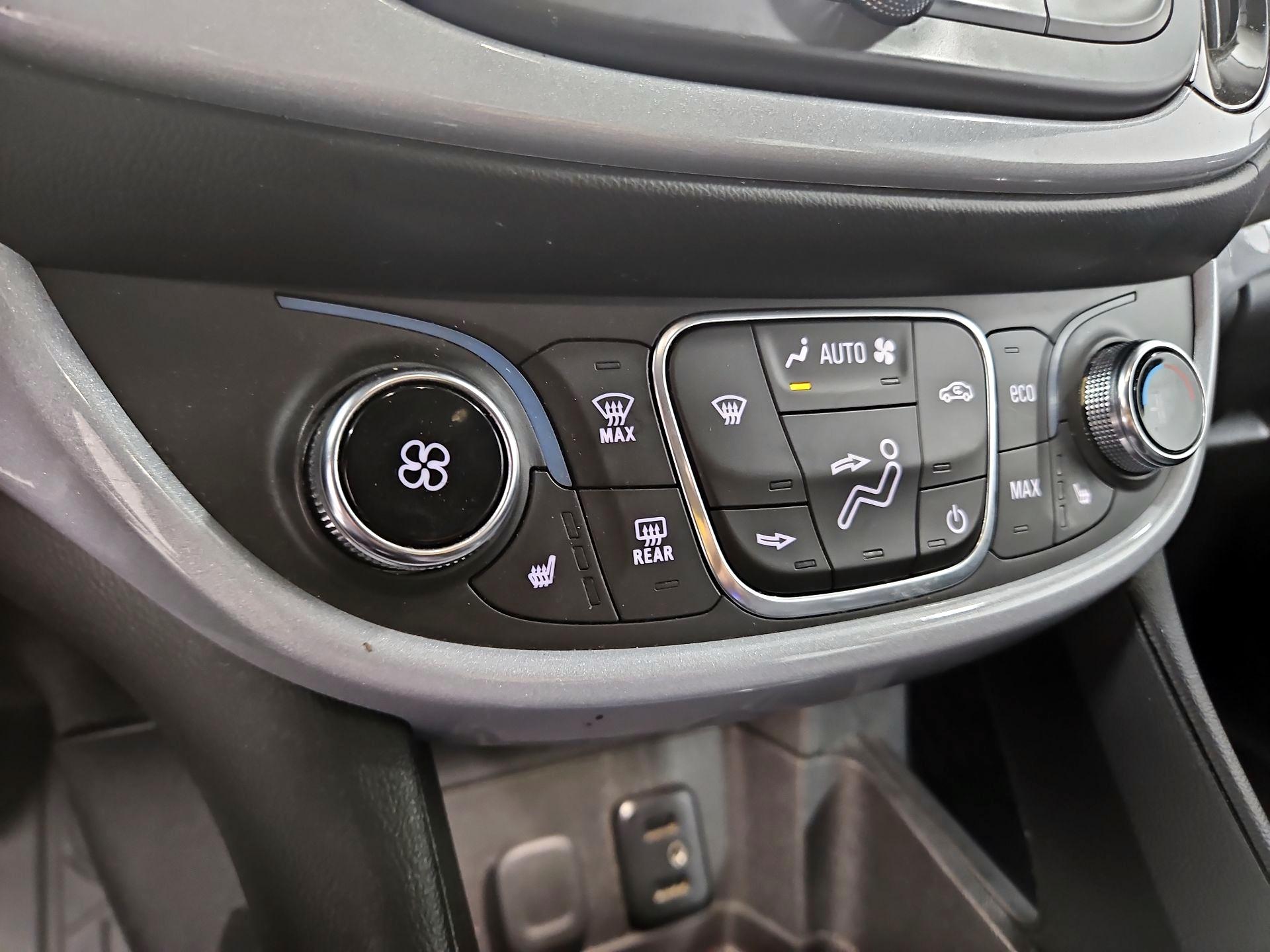 Thumbnail: 2016 Chevrolet Volt - 16