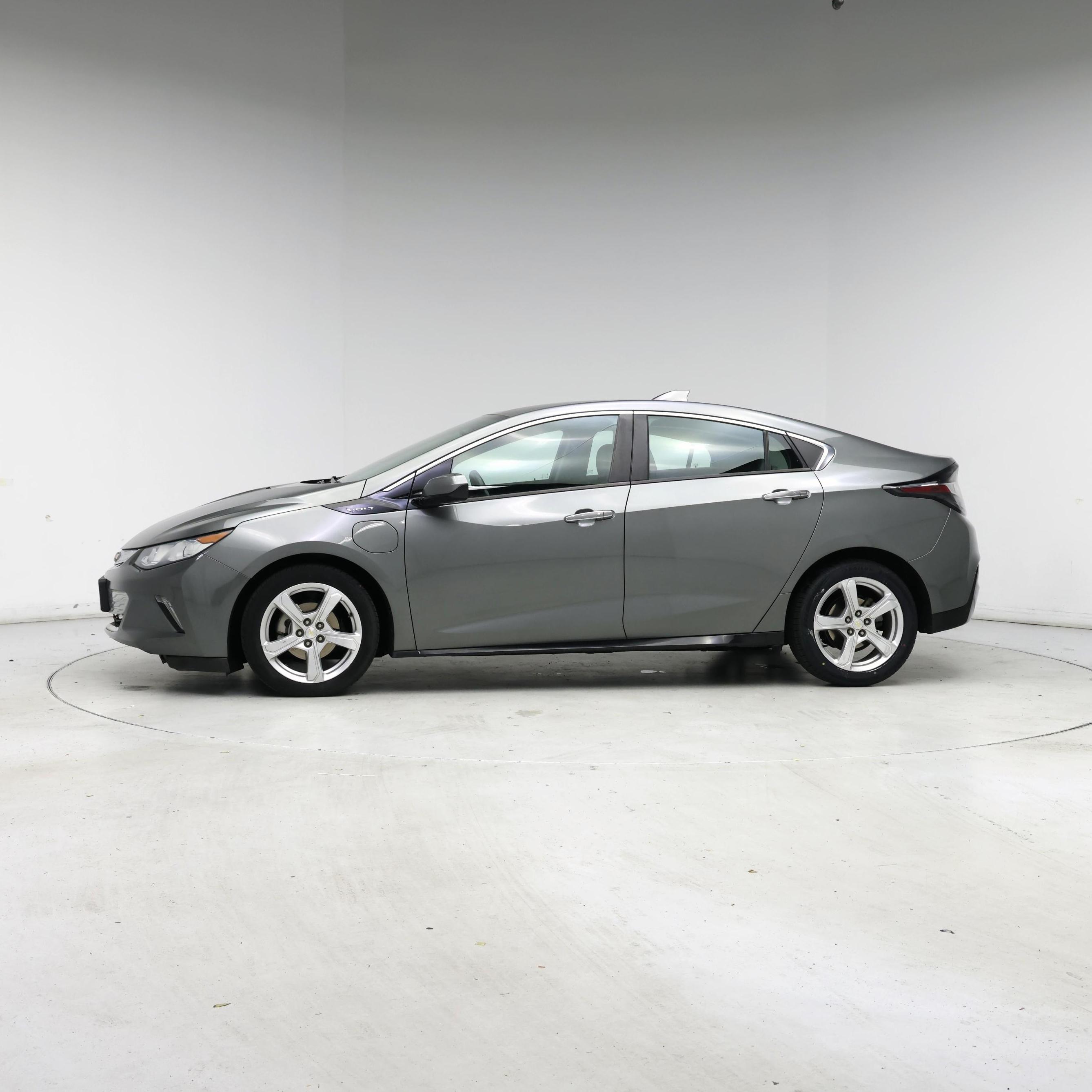 Thumbnail: 2016 Chevrolet Volt - 3