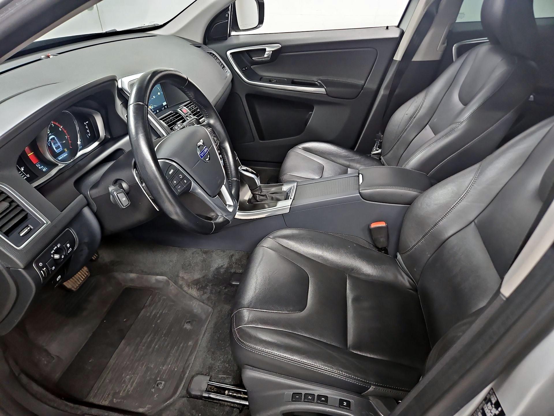 Thumbnail: 2015 Volvo XC60 - 11