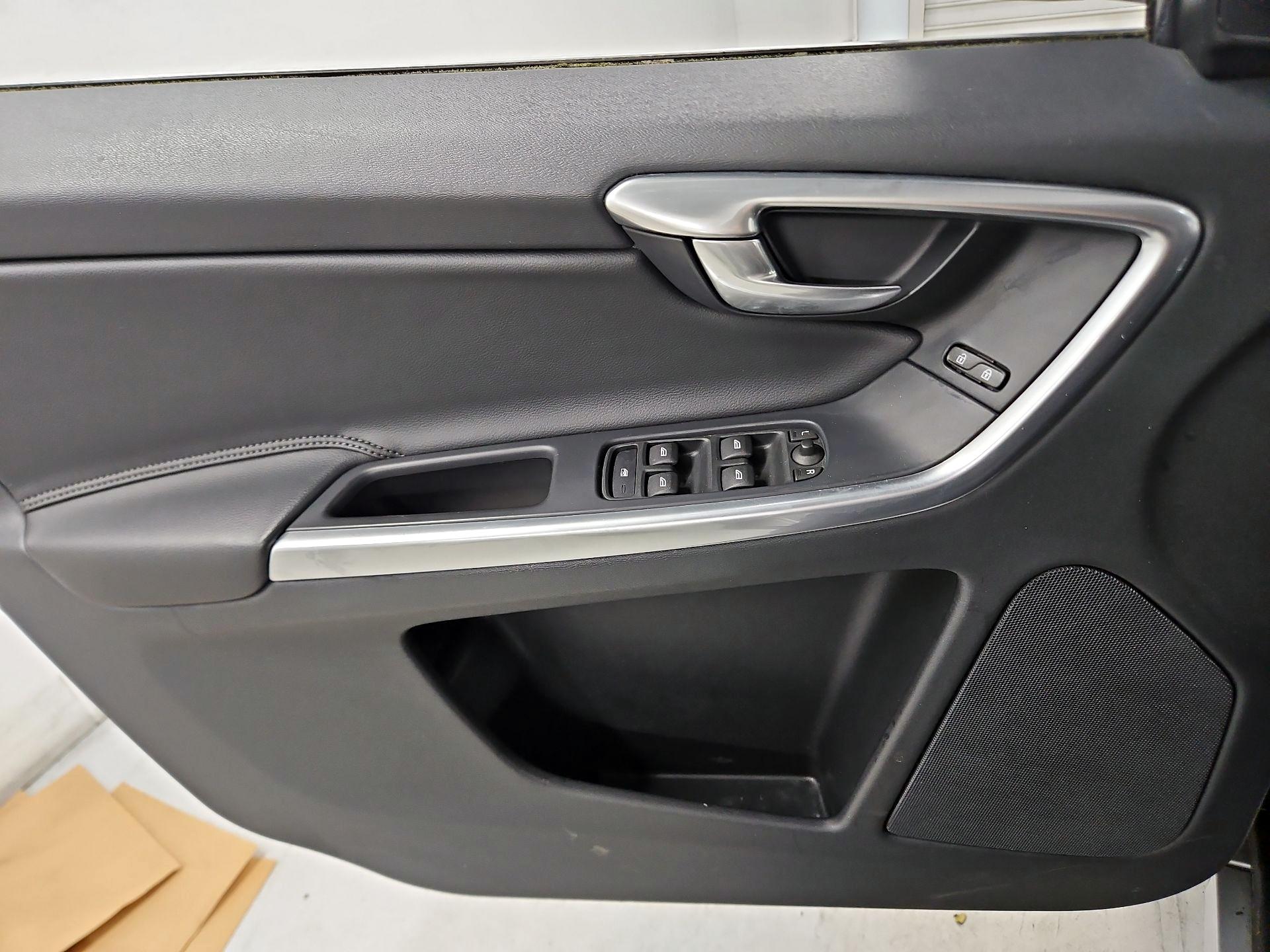 Thumbnail: 2015 Volvo XC60 - 12