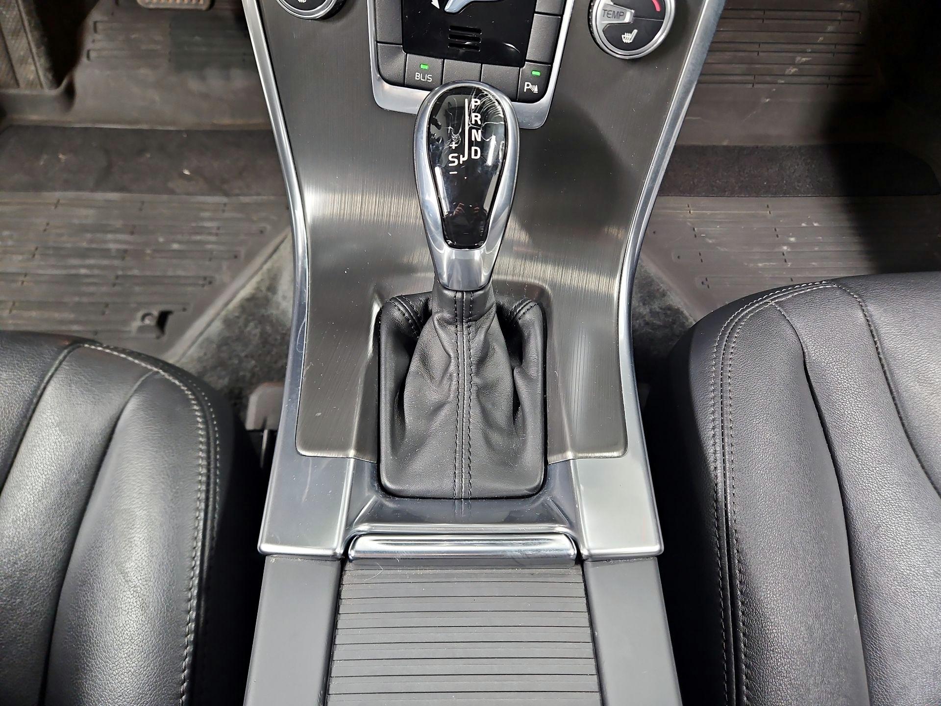 Thumbnail: 2015 Volvo XC60 - 17