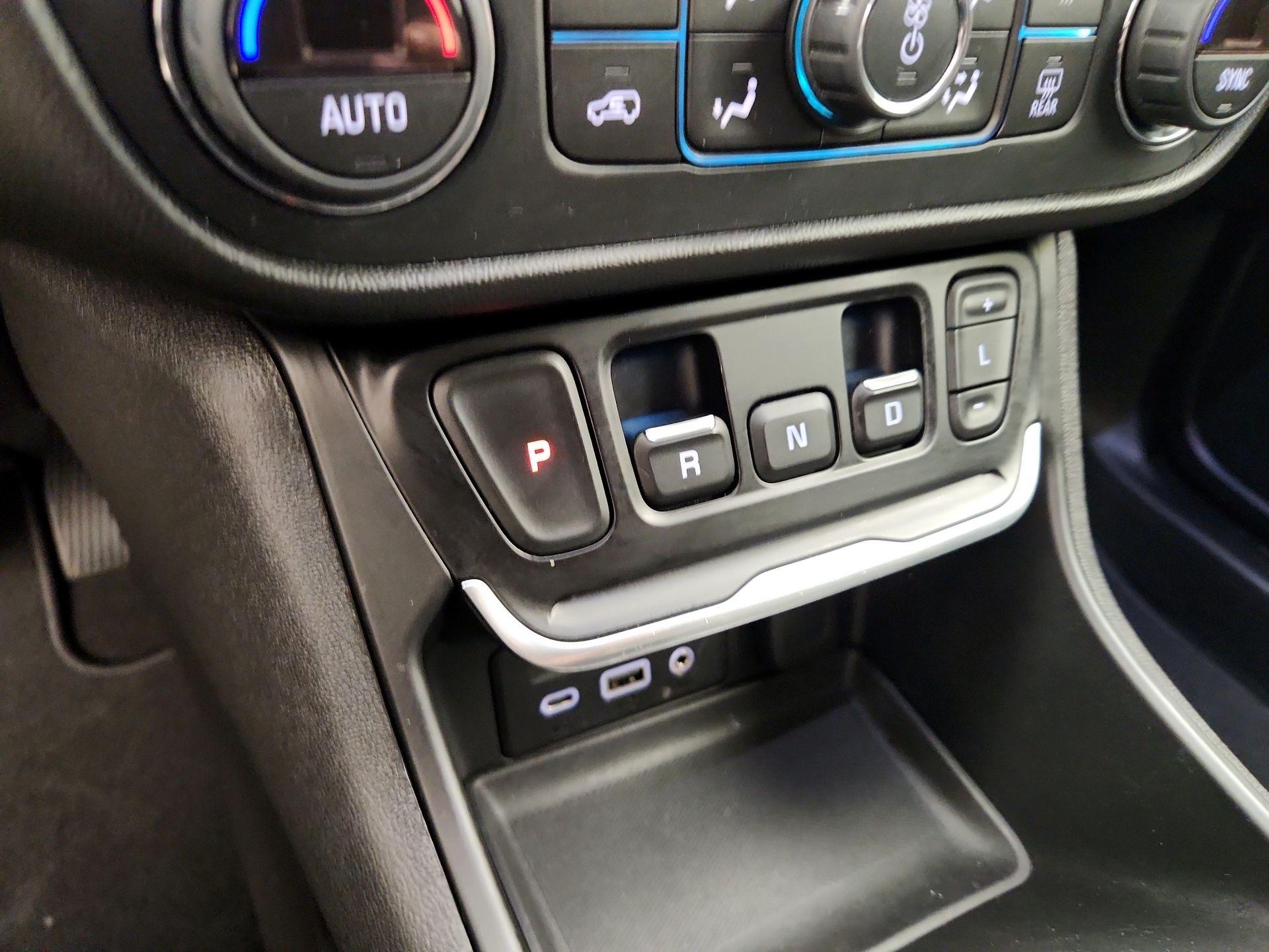 Thumbnail: 2020 GMC Terrain - 17