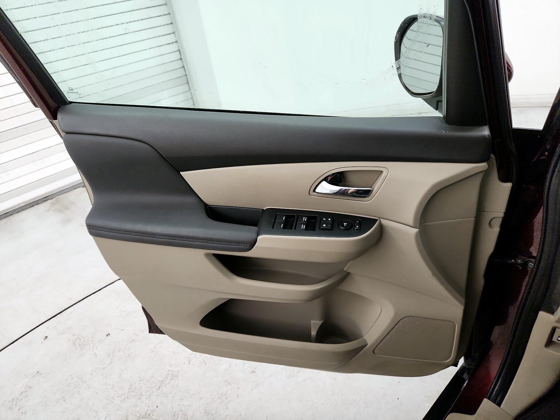 Thumbnail: 2015 Honda Odyssey - 12