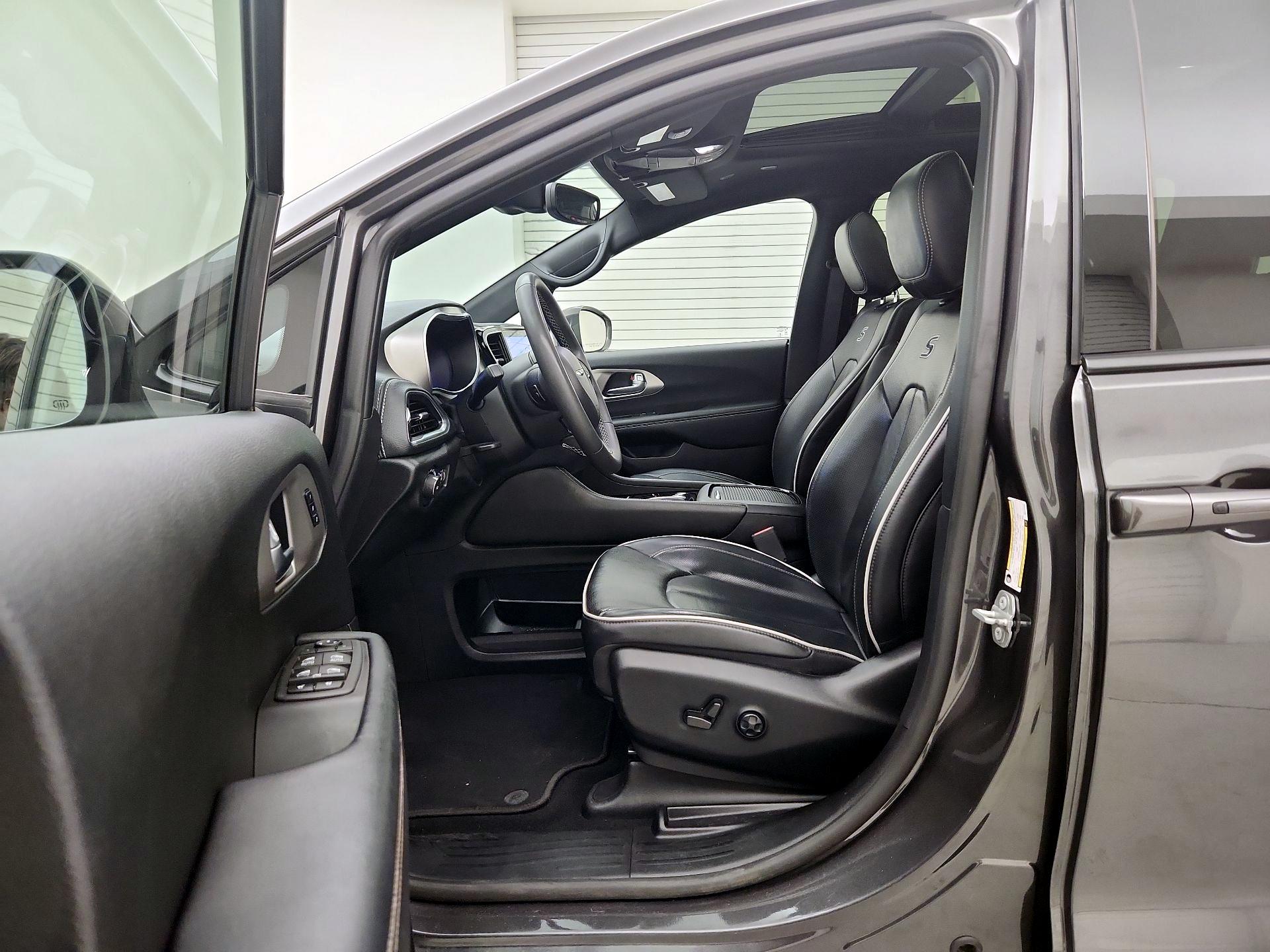 Thumbnail: 2022 Chrysler Pacifica - 11