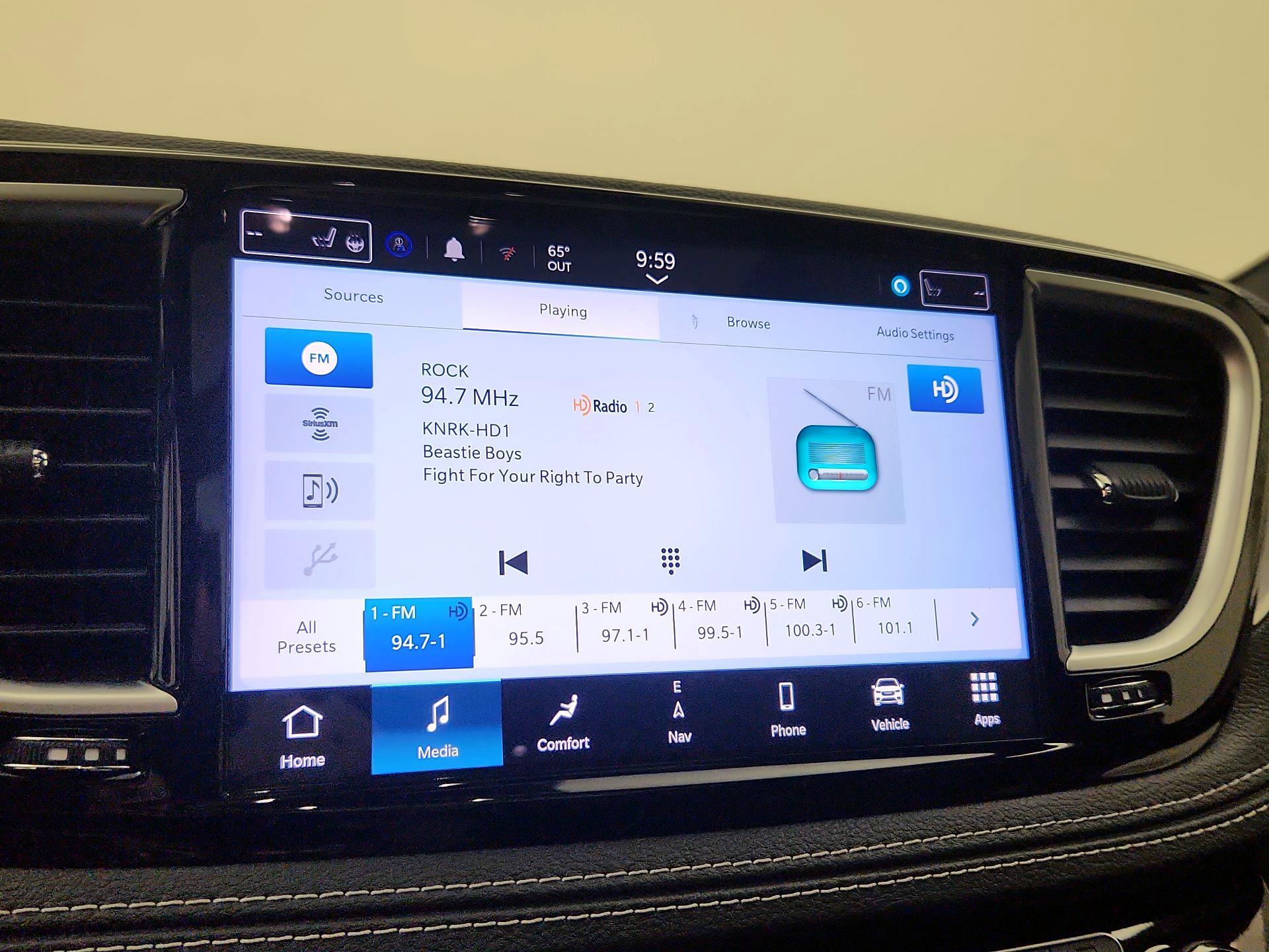 Thumbnail: 2022 Chrysler Pacifica - 16