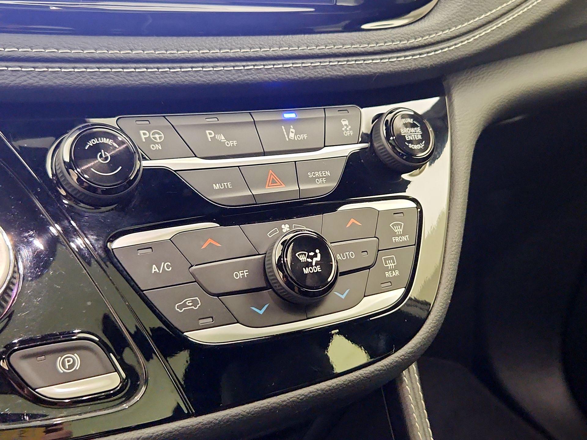 Thumbnail: 2022 Chrysler Pacifica - 17