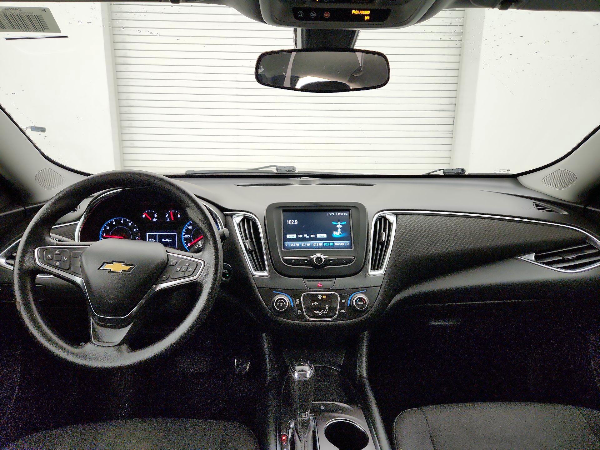 Thumbnail: 2018 Chevrolet Malibu - 9