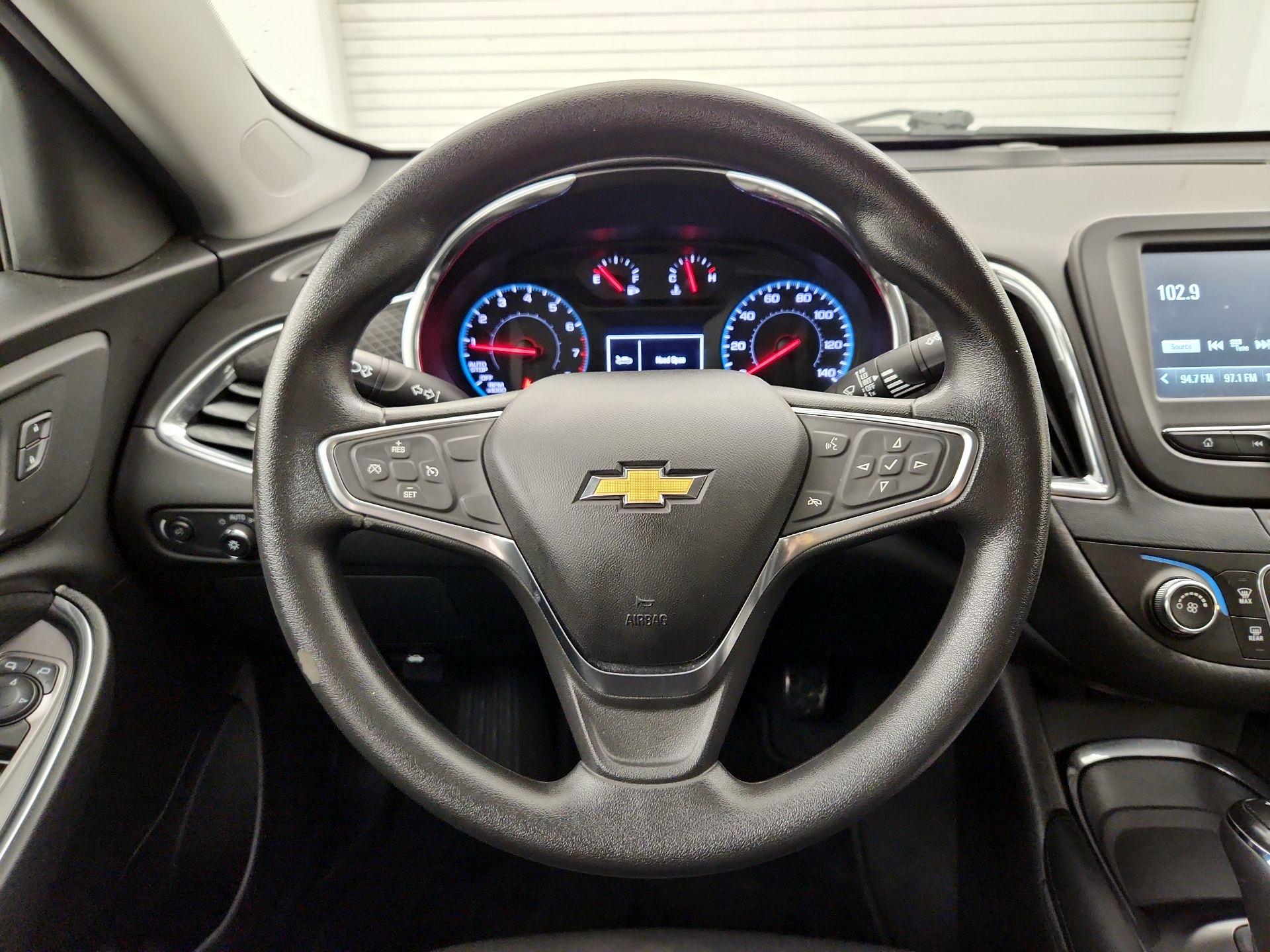 Thumbnail: 2018 Chevrolet Malibu - 10