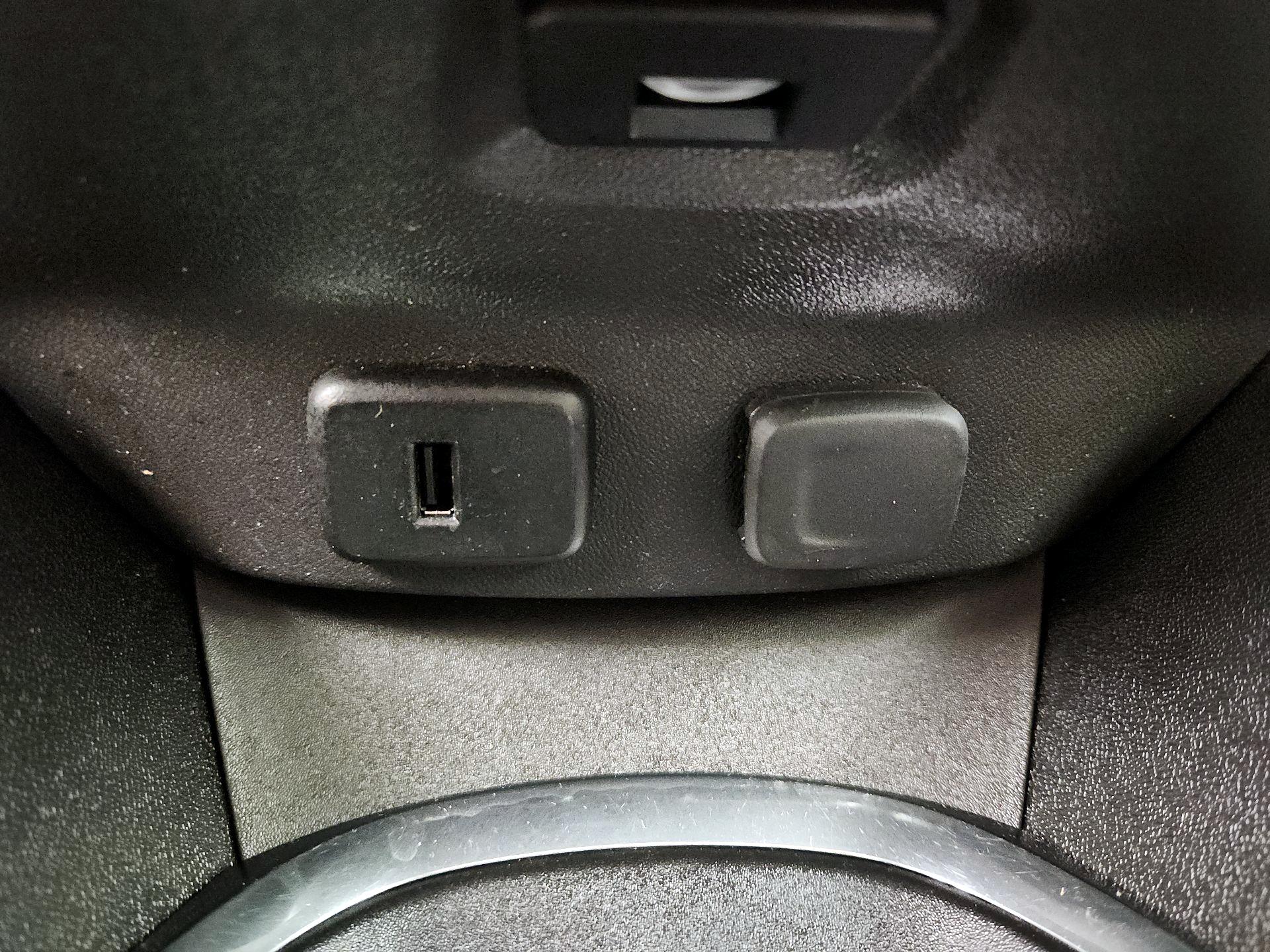 Thumbnail: 2018 Chevrolet Malibu - 18