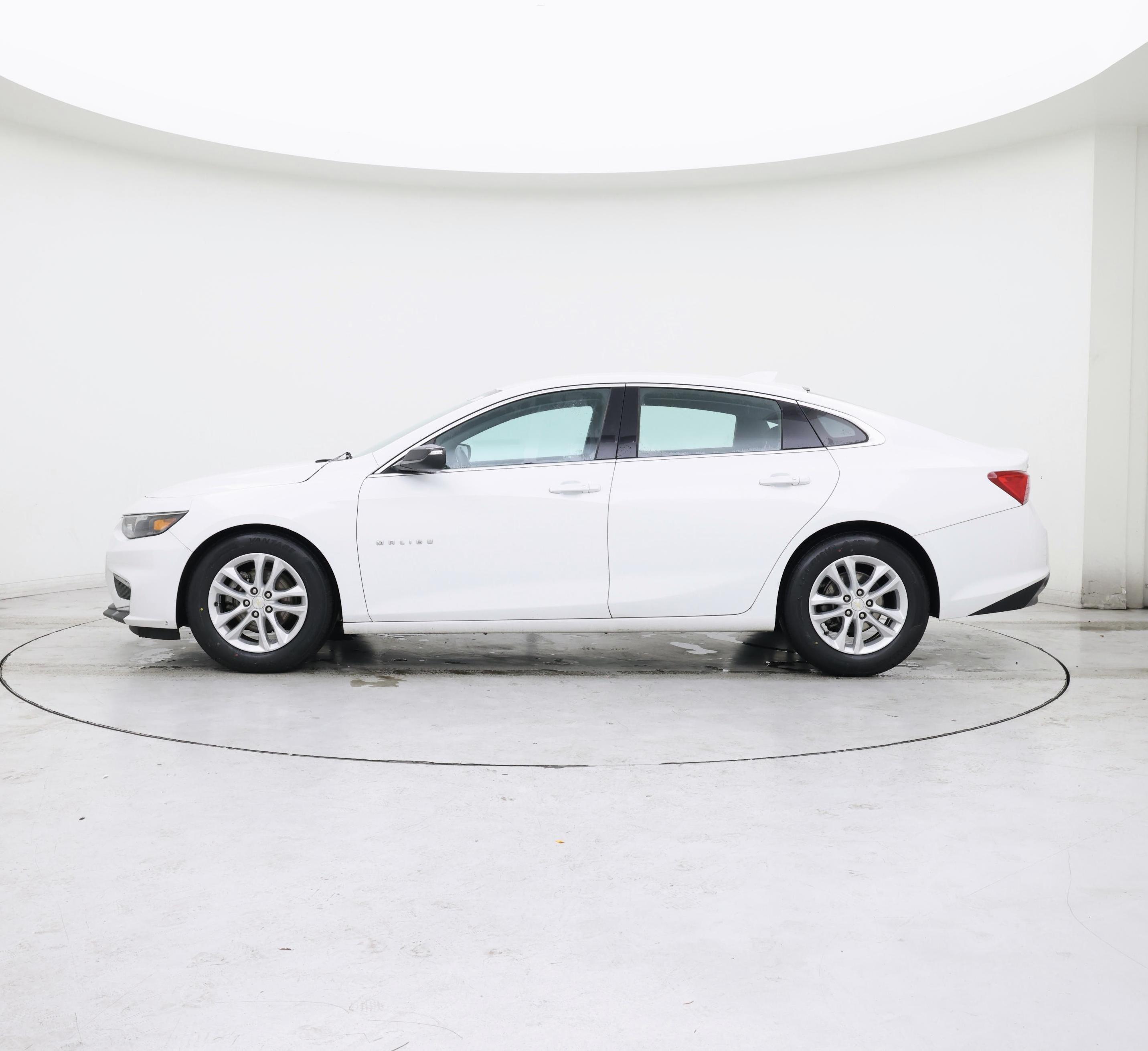 Thumbnail: 2018 Chevrolet Malibu - 3