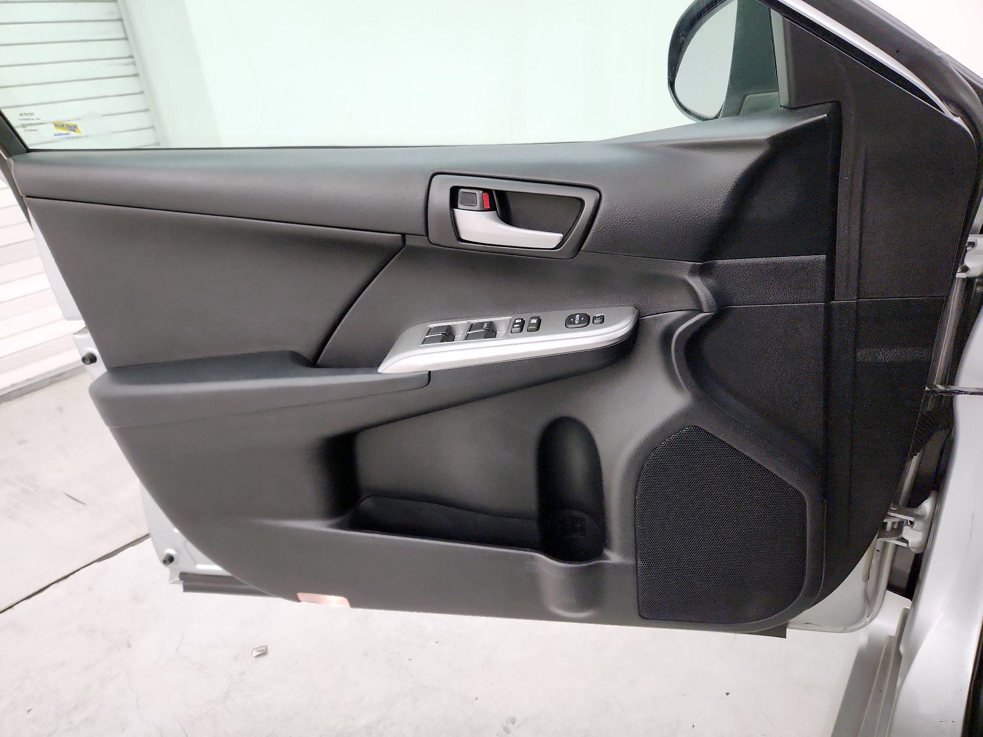 Thumbnail: 2014 Toyota Camry - 12