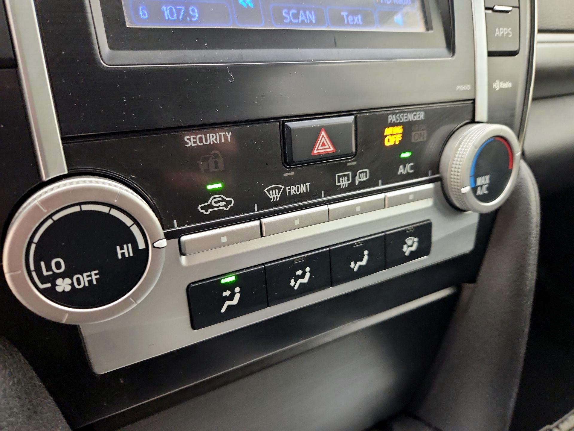 Thumbnail: 2014 Toyota Camry - 16